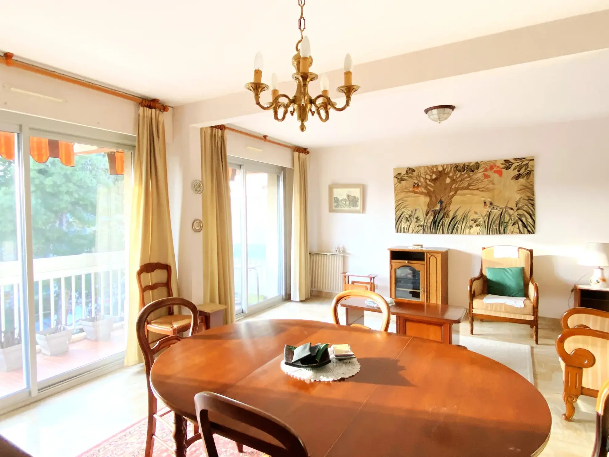 A vendre appartement traversant avec terrasse et garage à Perpignan Sud 