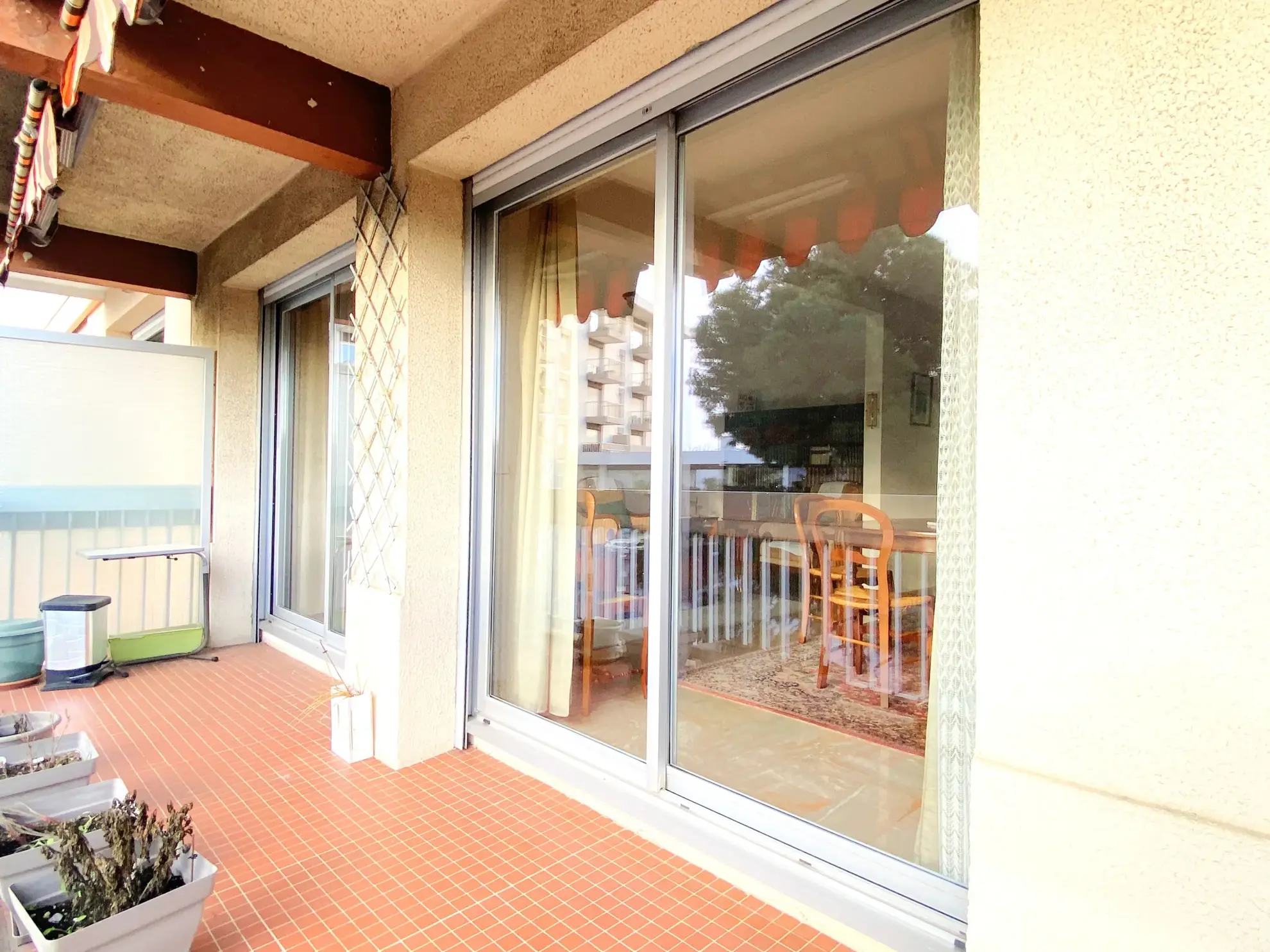 A vendre appartement traversant avec terrasse et garage à Perpignan Sud 