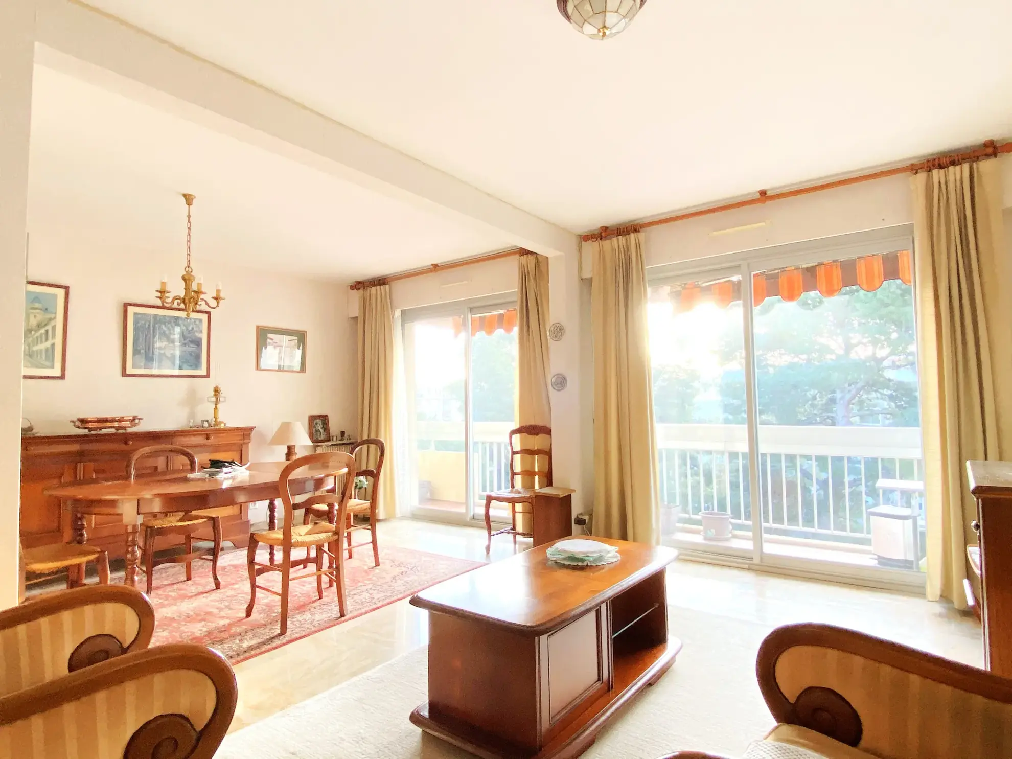 A vendre appartement traversant avec terrasse et garage à Perpignan Sud