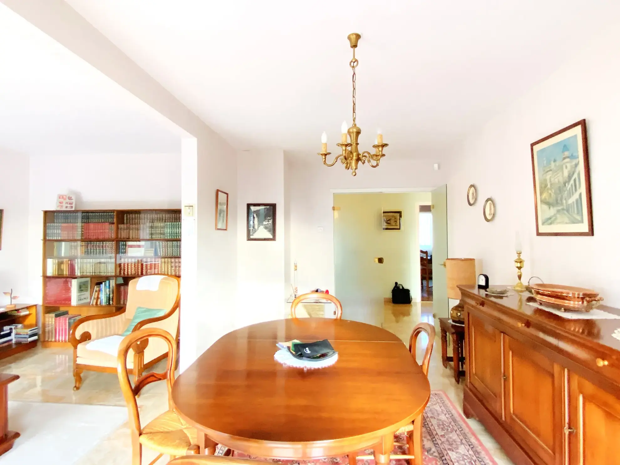 A vendre appartement traversant avec terrasse et garage à Perpignan Sud 