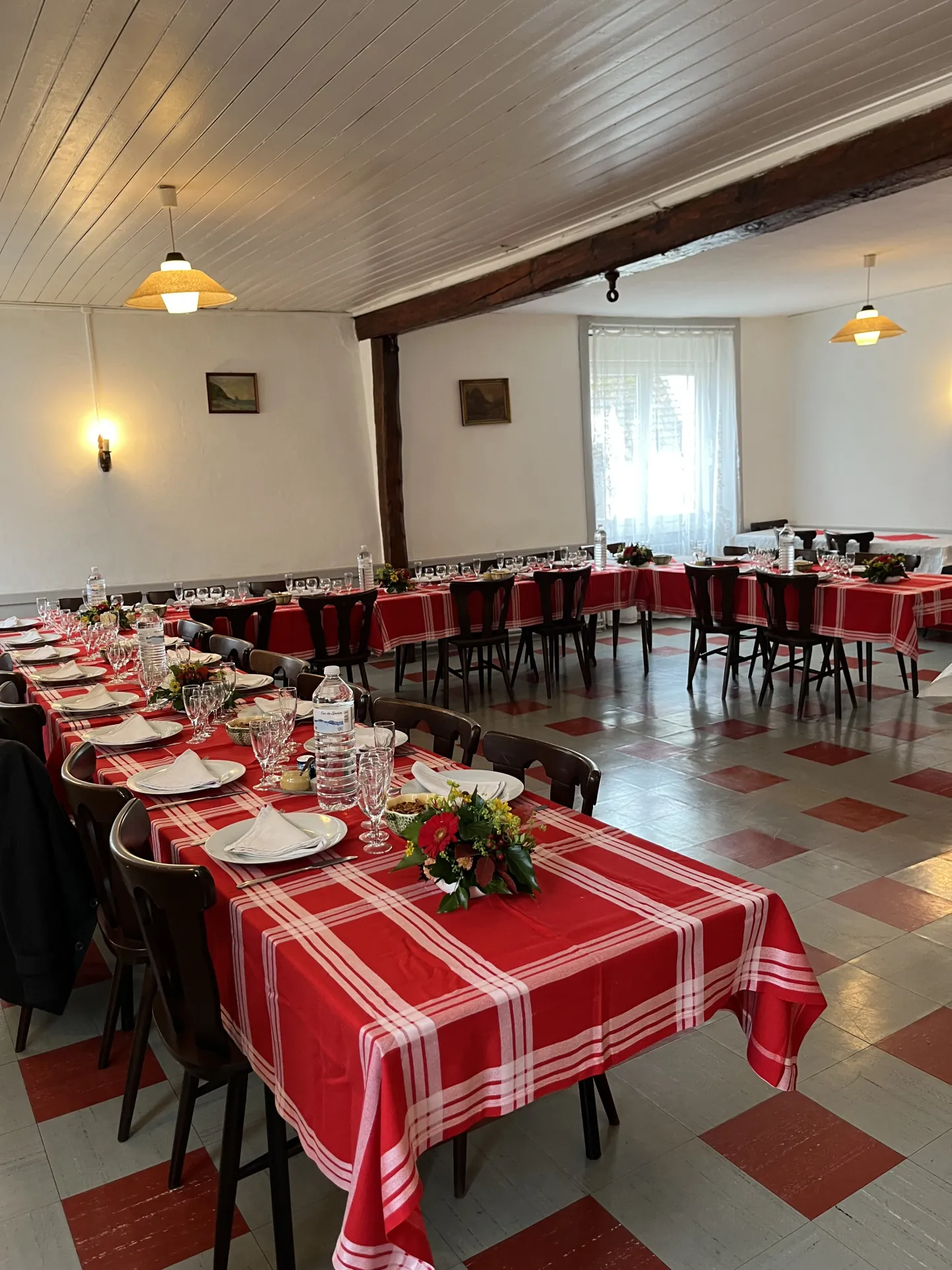 Immeuble polyvalent à Gray – Bar-restaurant avec logement et terrasse en vente 