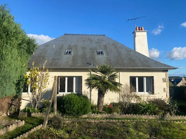 Maison familiale avec jardin au centre de Miniac-Morvan 