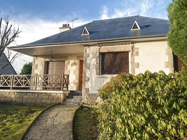 Maison familiale avec jardin au centre de Miniac-Morvan
