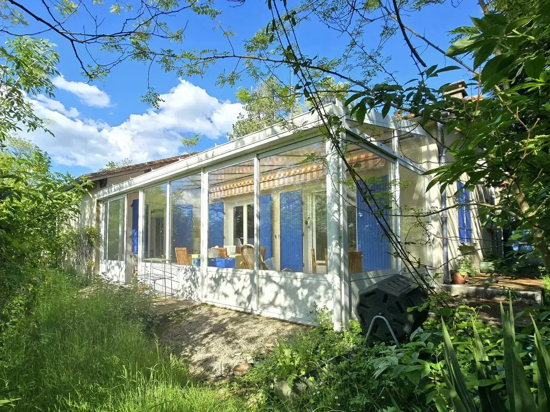 Maison de plain-pied à Verteillac avec grand jardin et vue campagne 