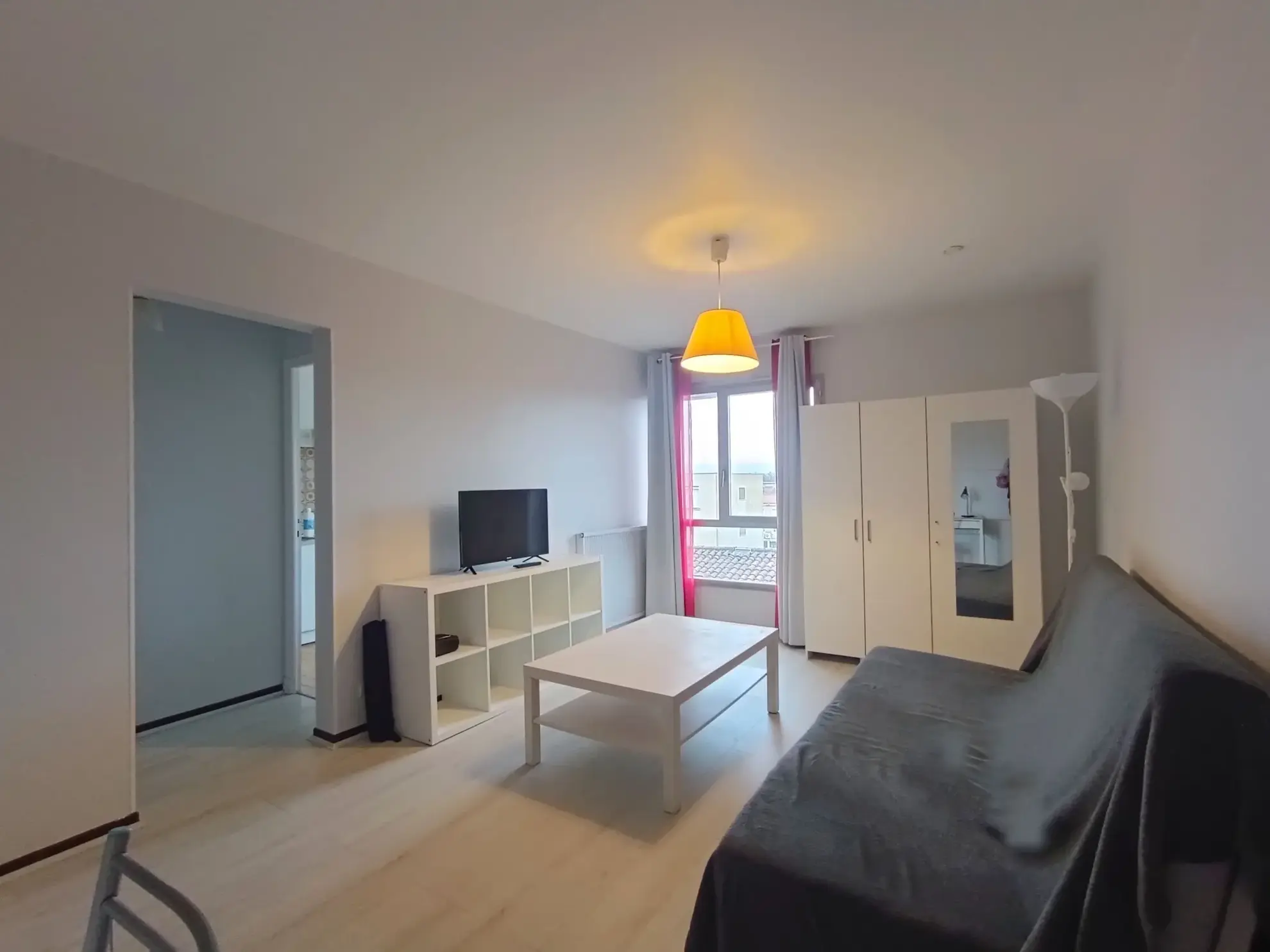 Appartement T1 bis avec parking et vue Pyrénées à Carcassonne 