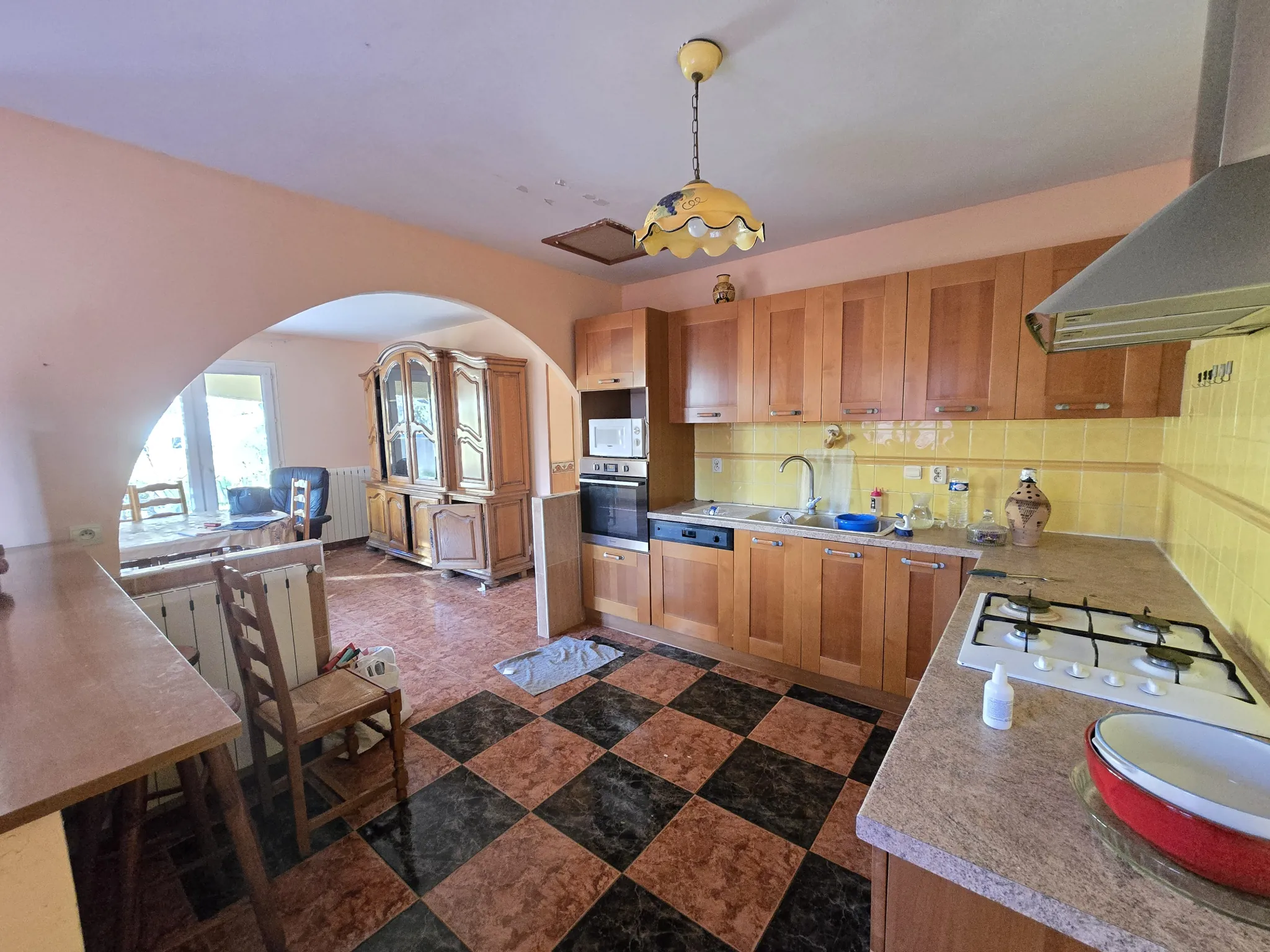 Maison de 140 m² à Lodève avec terrain constructible et potentiel de rénovation 