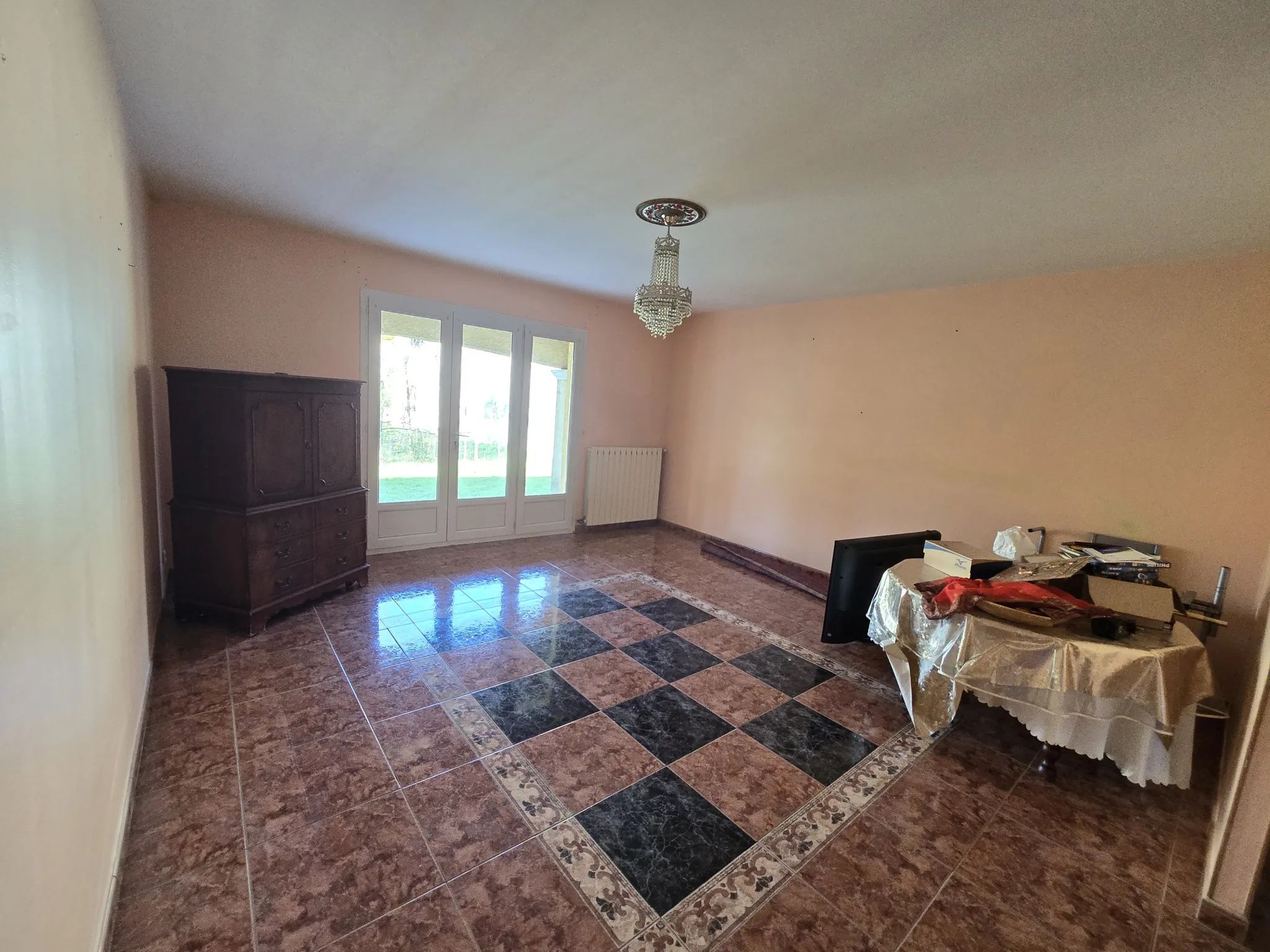 Maison de 140 m² à Lodève avec terrain constructible et potentiel de rénovation 