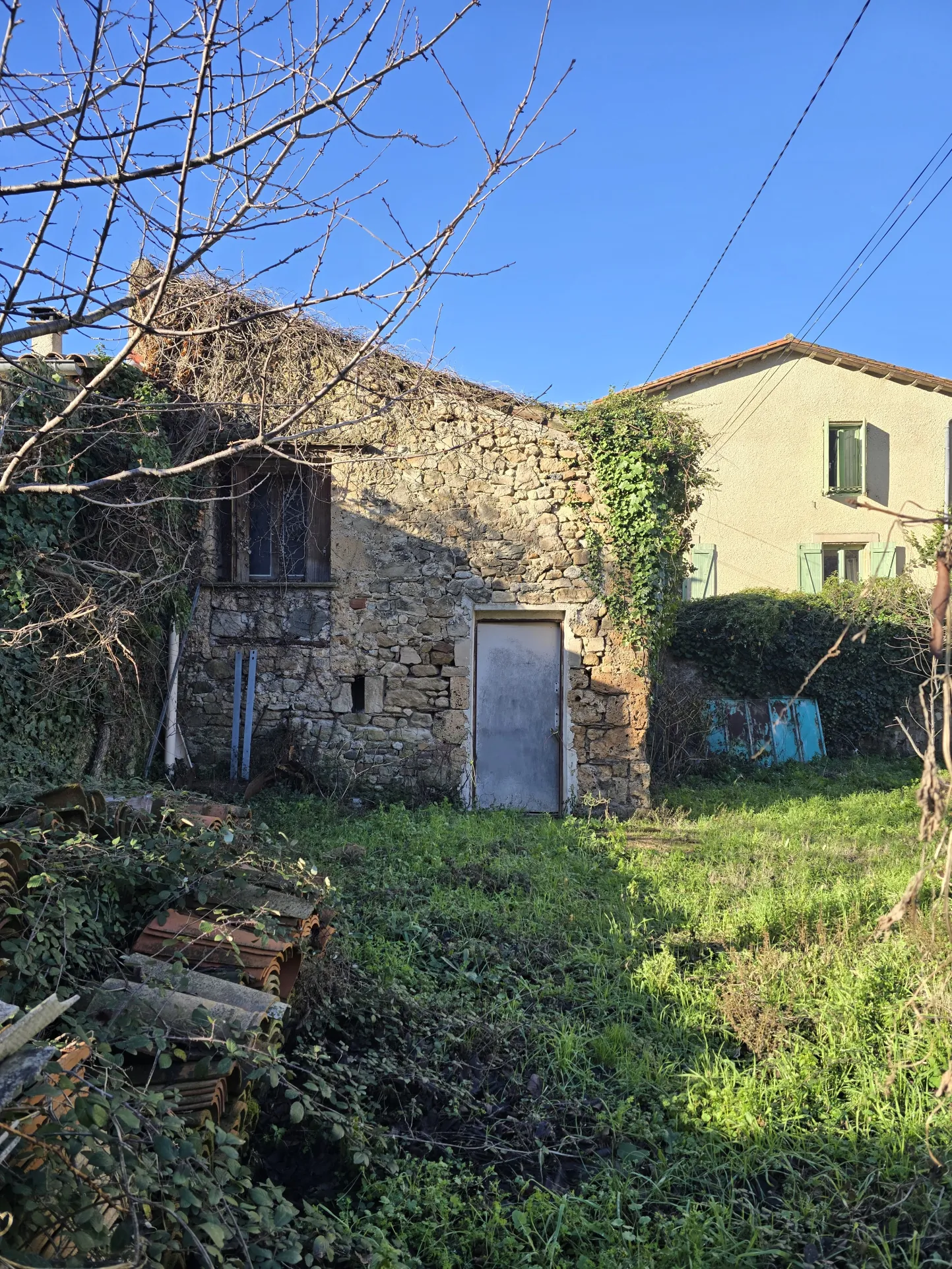 Maison de 140 m² à Lodève avec terrain constructible et potentiel de rénovation 