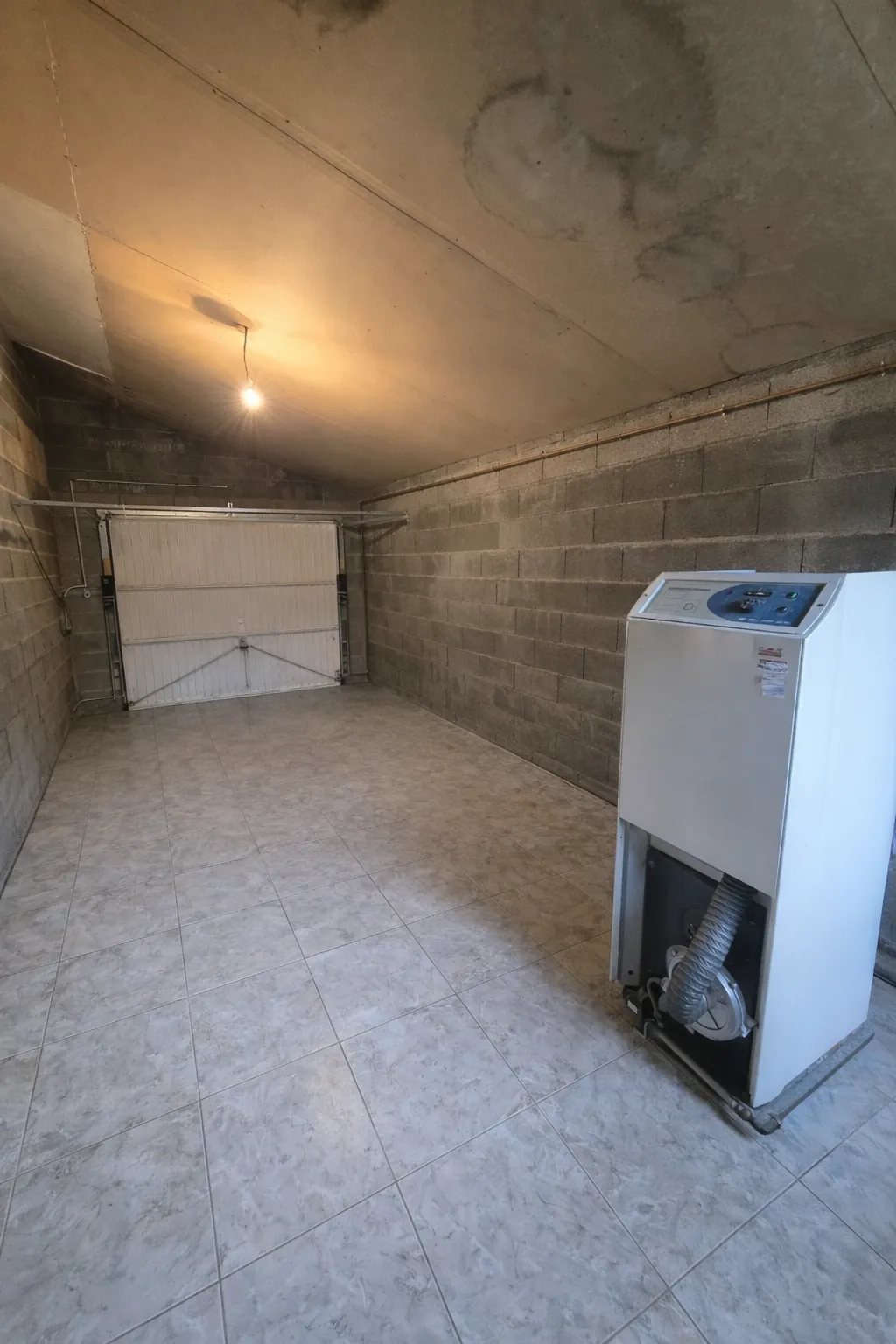 Maison de 140 m² à Lodève avec terrain constructible et potentiel de rénovation 