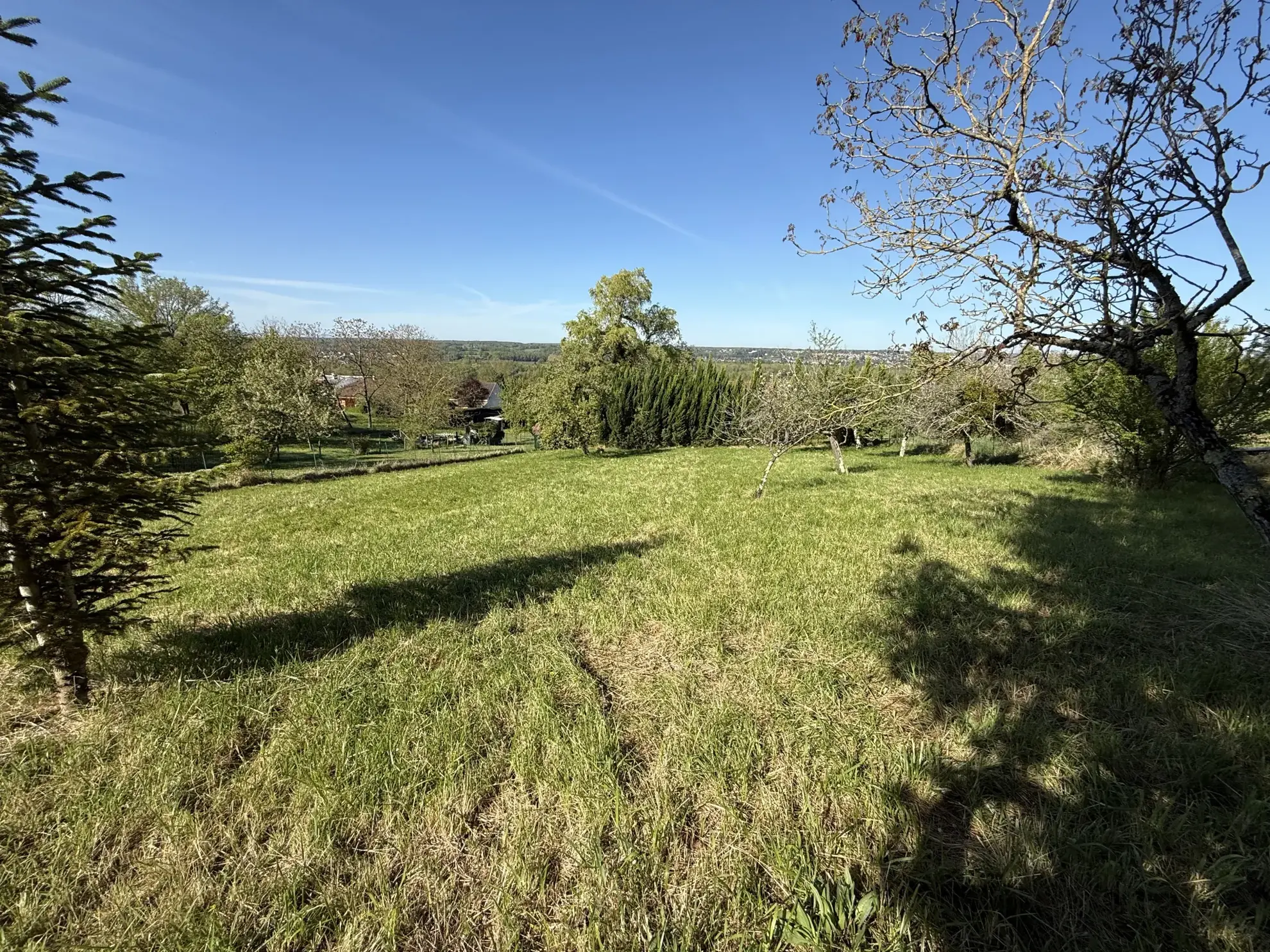 Terrain constructible avec vue dégagée à Abrest, à proximité de Vichy