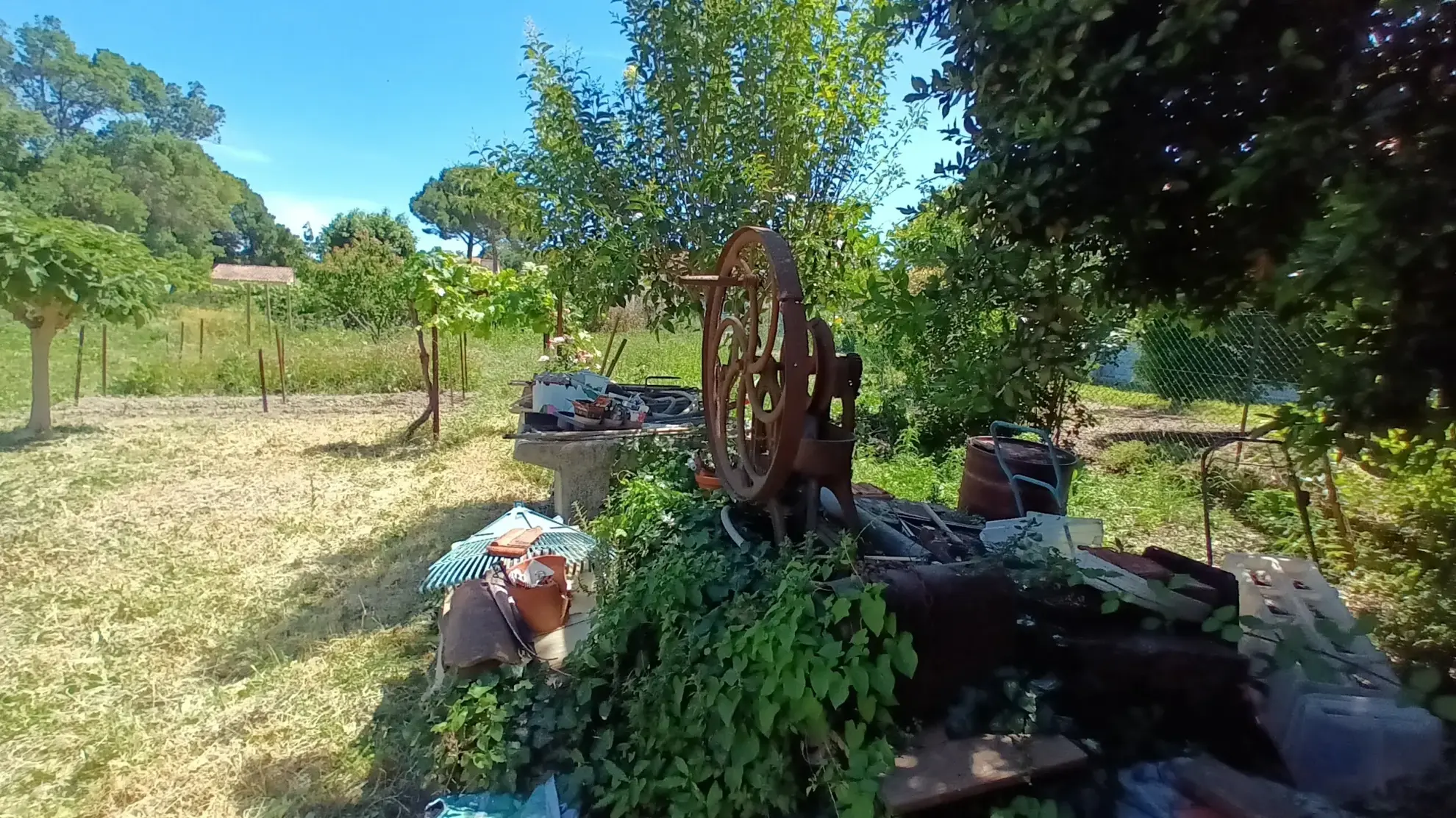 Terrain constructible de 408 m² à Magalas avec garage de 39 m², proche écoles