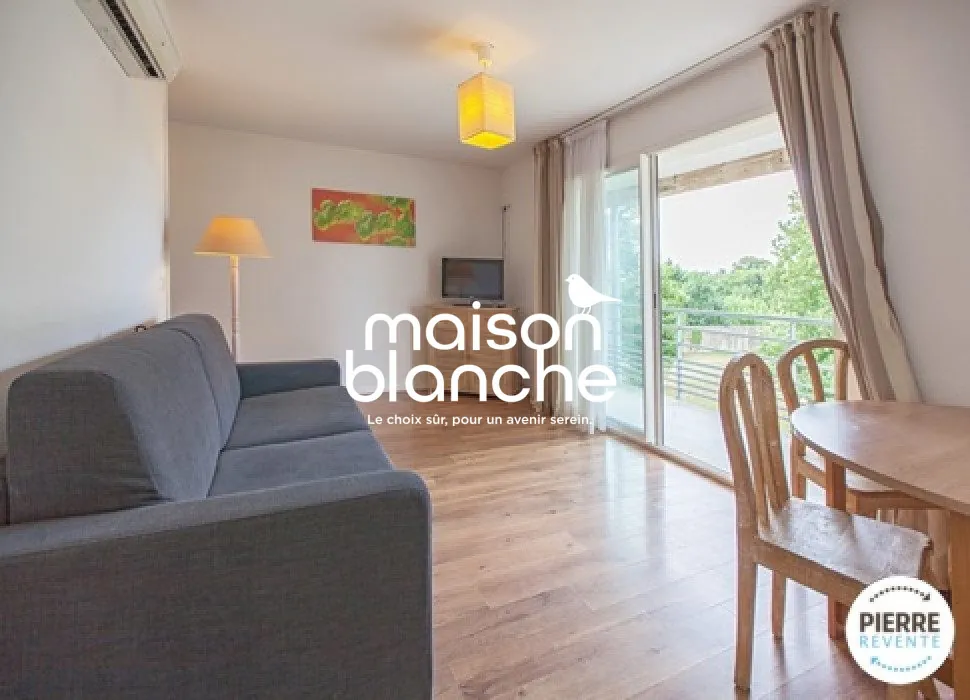 Investissement immobilier à Lagord avec rendement de 6% dans résidence touristique avec piscine et équipements modernes