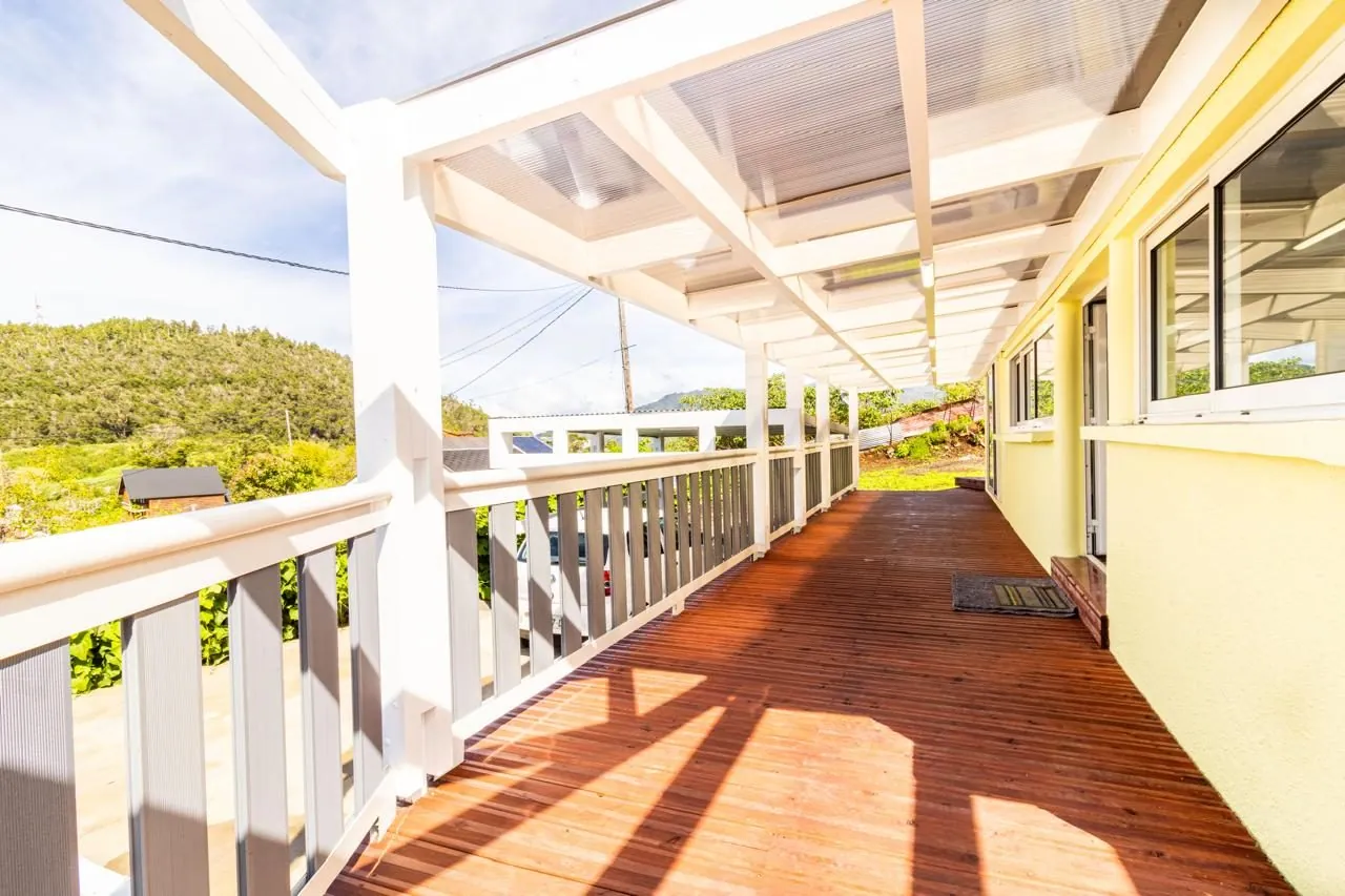 Villa rénovée de 101 m² avec terrain agricole à la Plaine des Cafres 