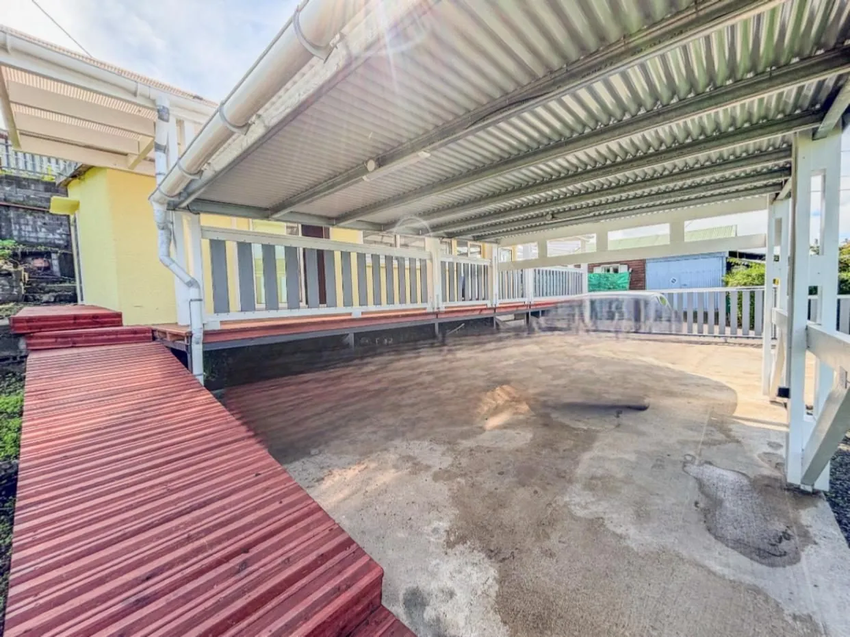 Villa rénovée de 101 m² avec terrain agricole à la Plaine des Cafres 