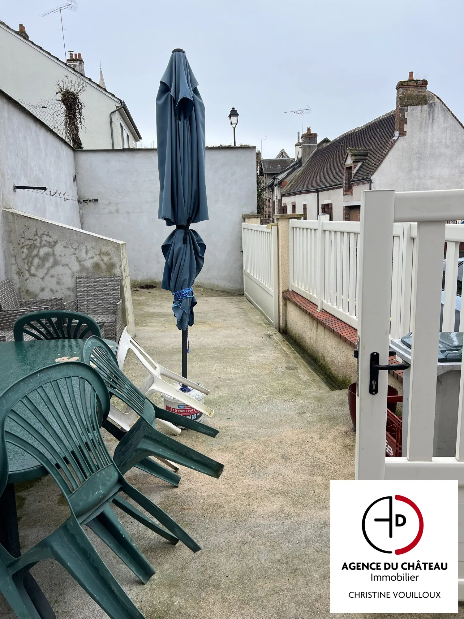 Ensemble immobilier rénové avec deux maisons à Dampierre-en-Burly - Opportunité d'investissement 