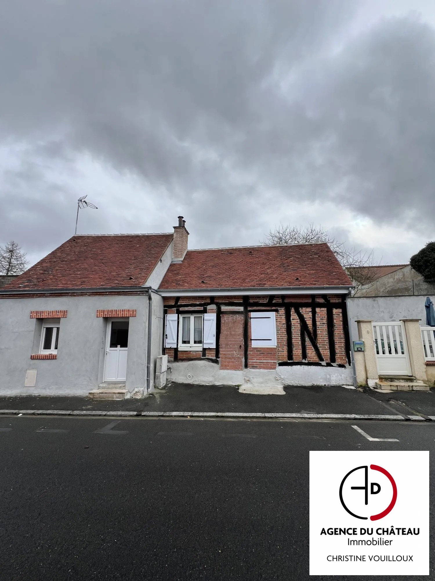 Ensemble immobilier rénové avec deux maisons à Dampierre-en-Burly - Opportunité d'investissement