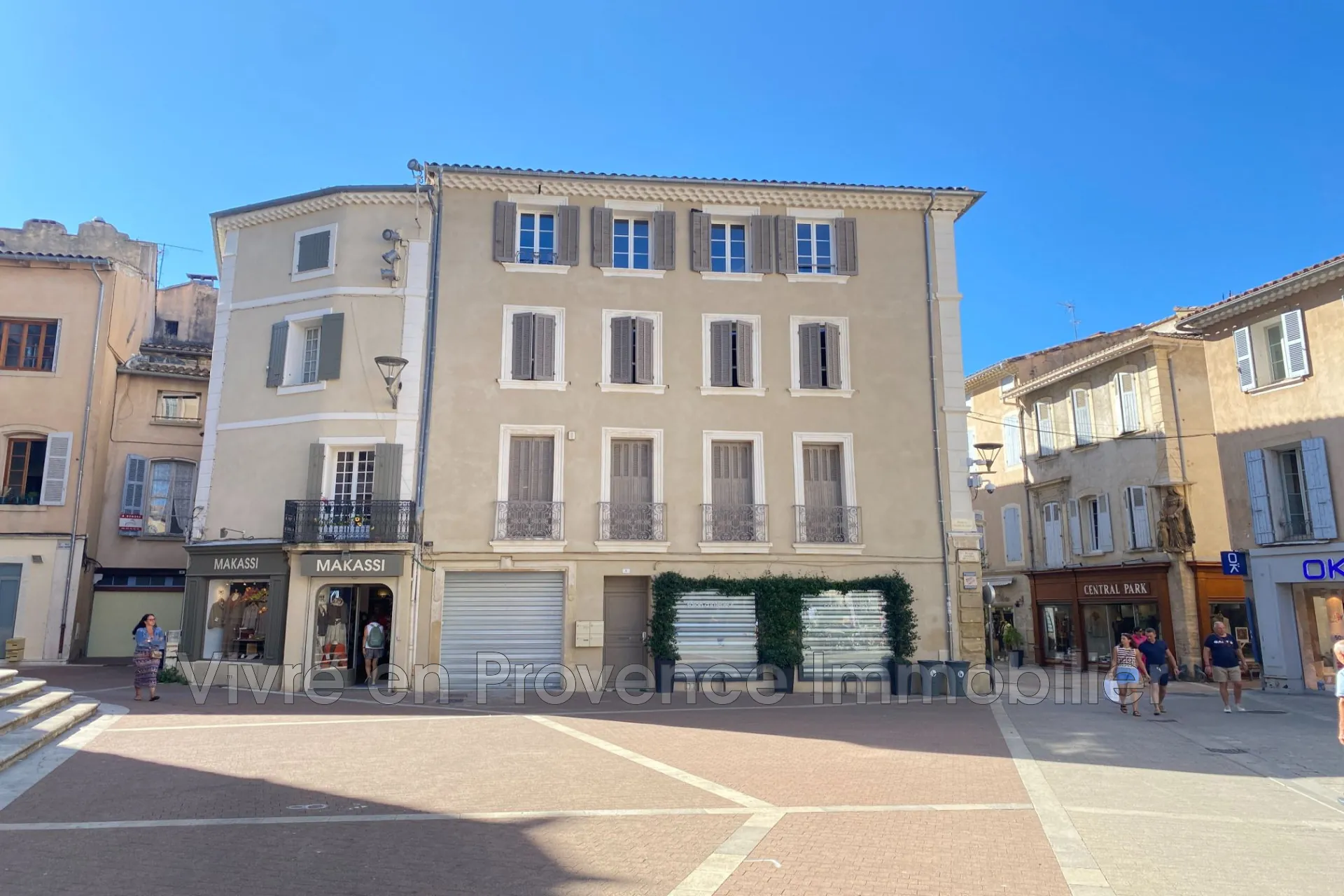 Appartement T4 rénové de 86 m² en centre-ville de Carpentras