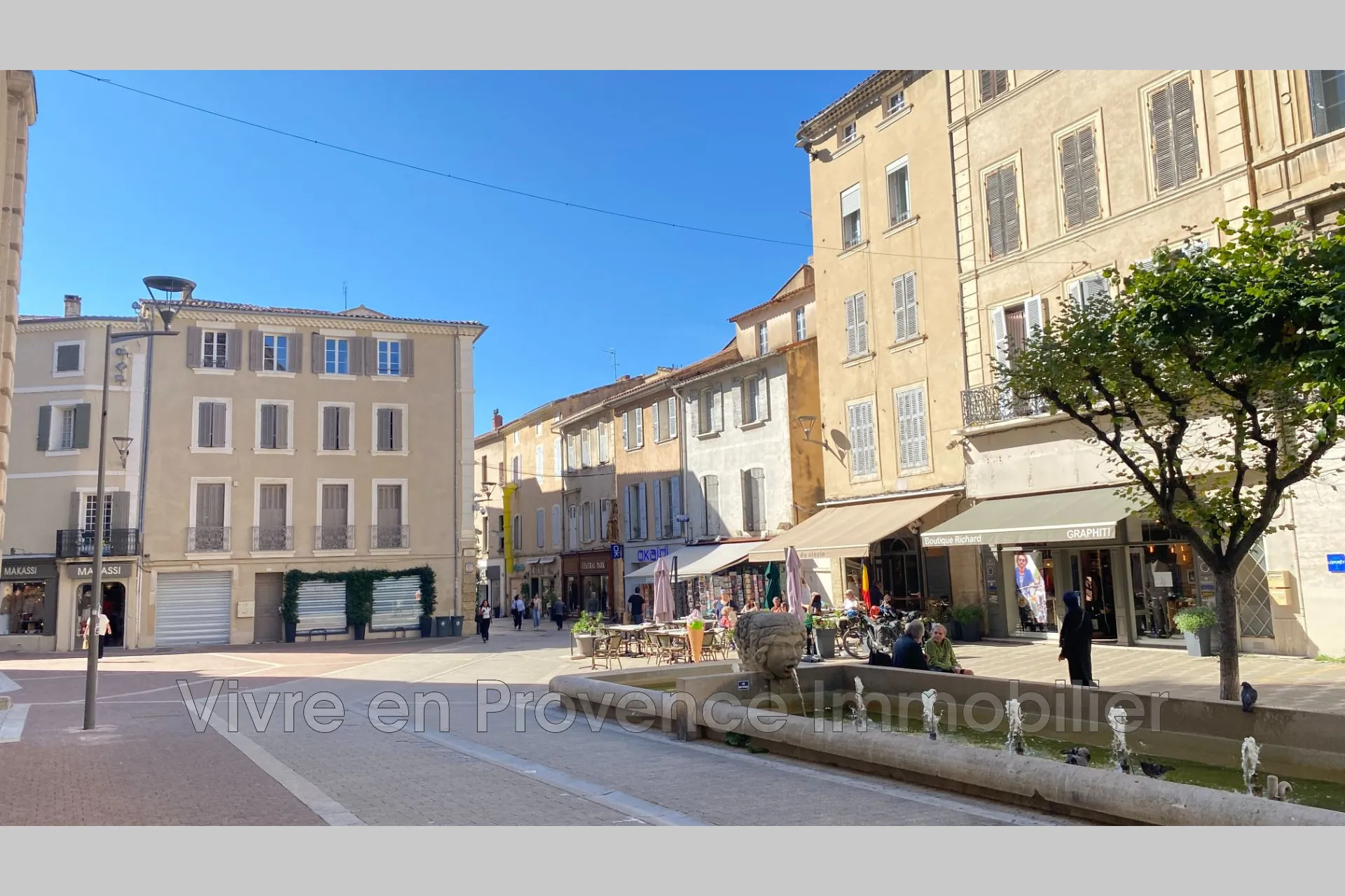 Appartement T4 rénové de 86 m² en centre-ville de Carpentras 