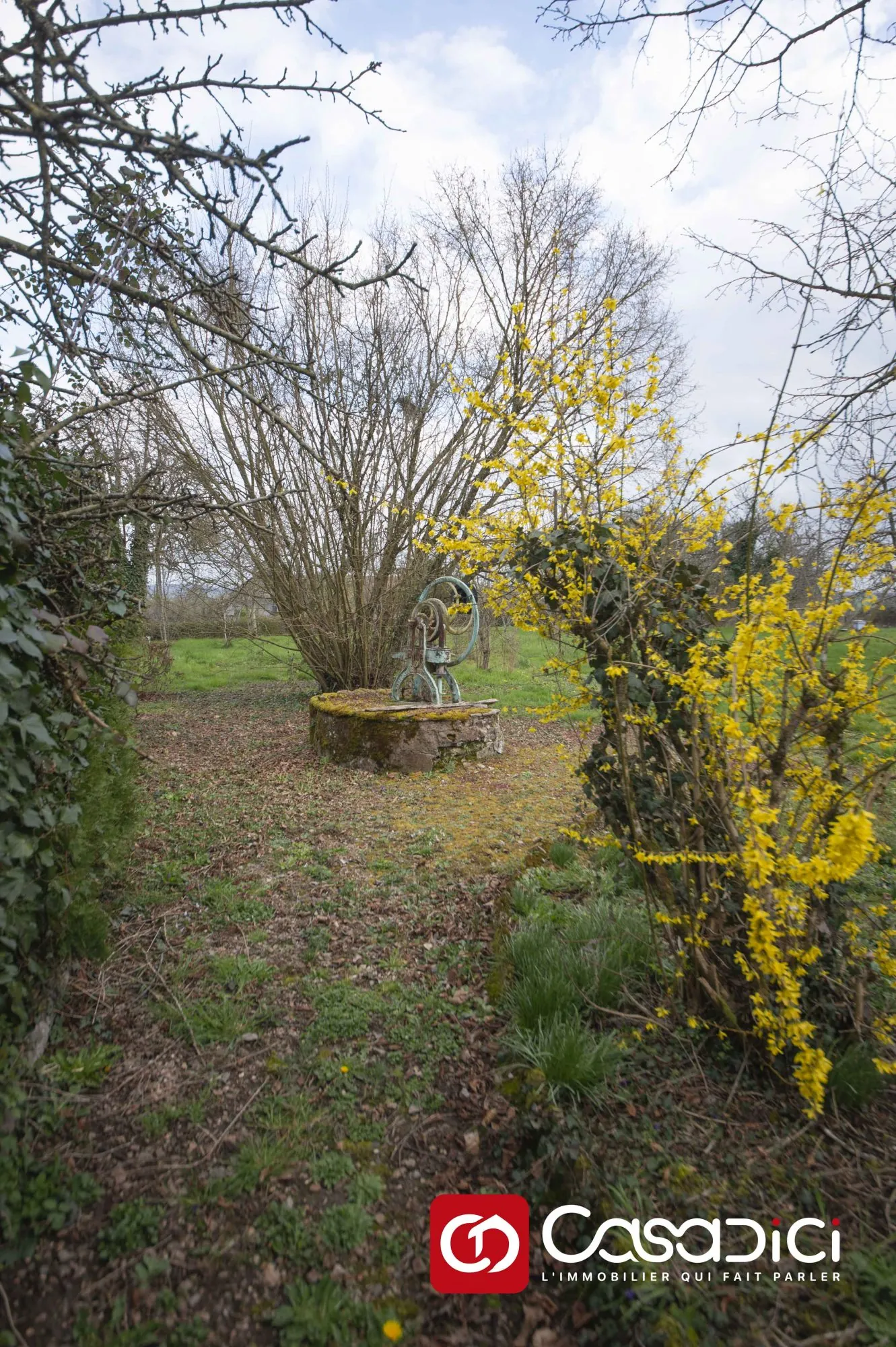 Maison de campagne à restaurer à Bussières, proximité Decize, grand terrain et potentiel d'agrandissement 
