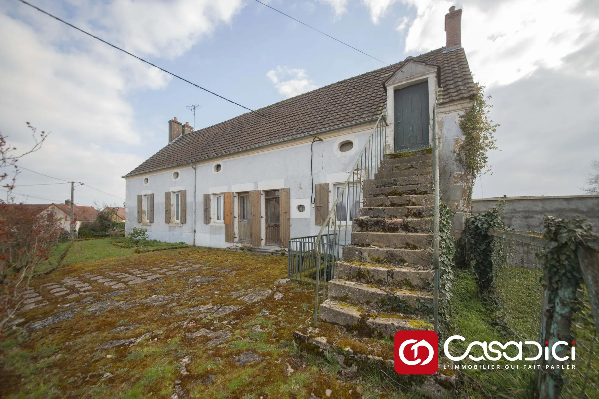 Maison de campagne à restaurer à Bussières, proximité Decize, grand terrain et potentiel d'agrandissement