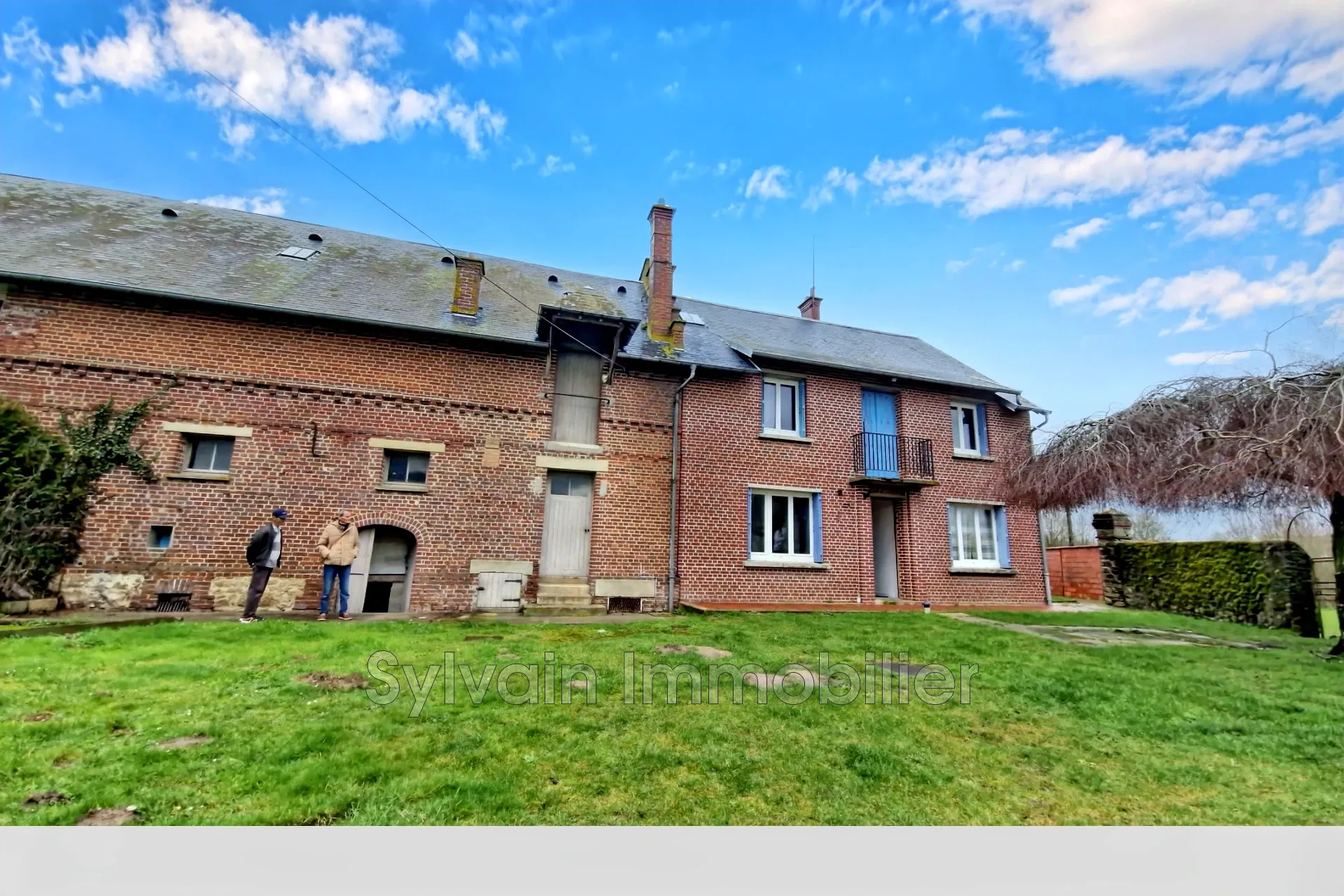 Corps de ferme à vendre avec dépendances et fort potentiel à Saint Germer de Fly