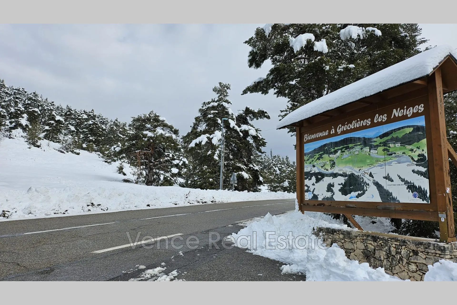 Studio de 23 m² à Gréolières avec vue sur les pistes, proche de Cannes et Nice
