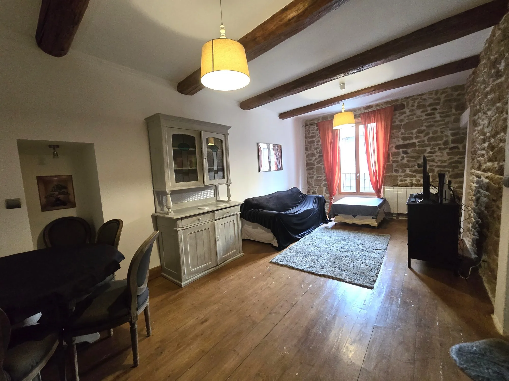 Appartement T2/T3 rénové avec charme ancien à Sorgues 