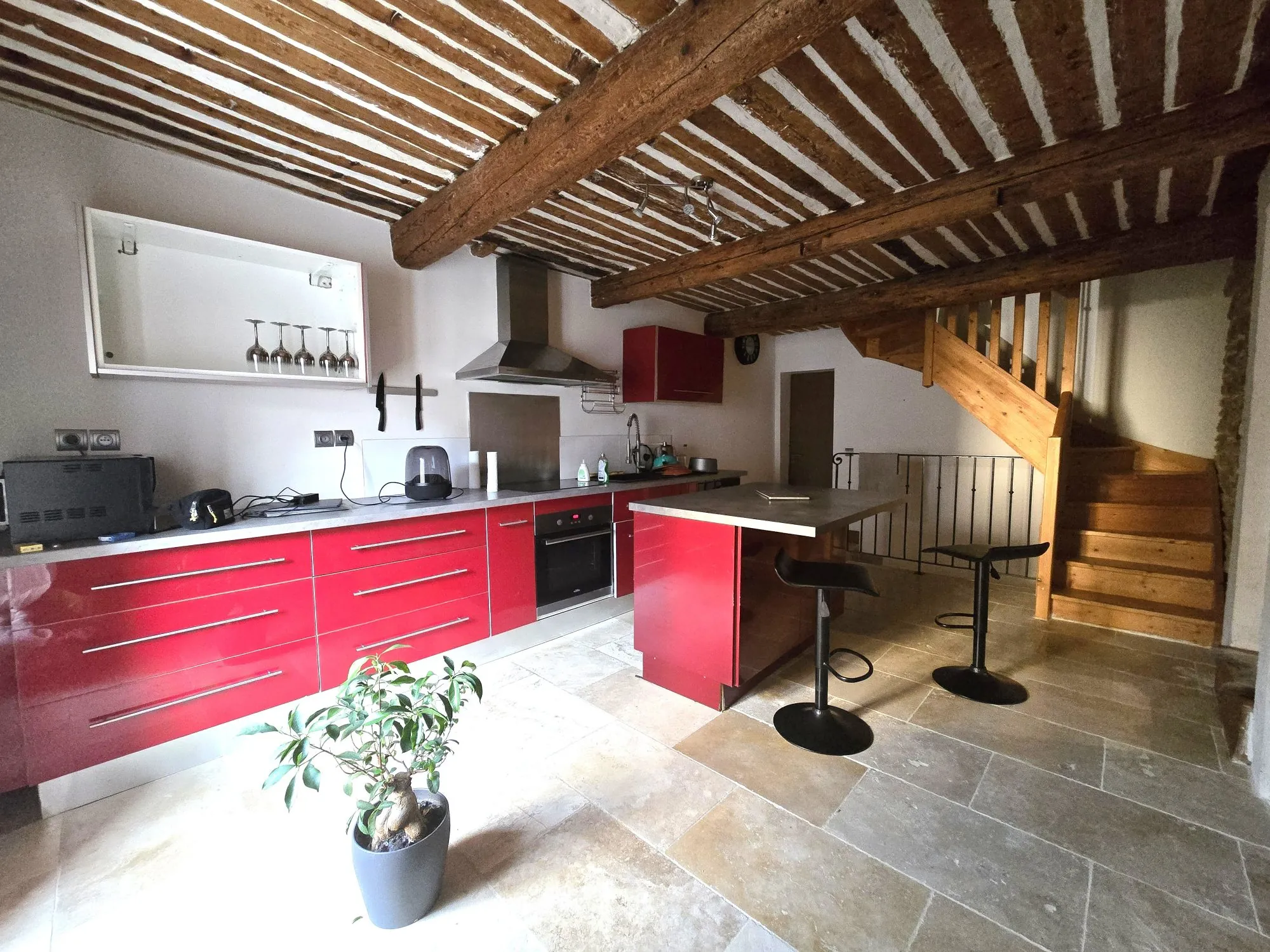 Appartement T2/T3 rénové avec charme ancien à Sorgues