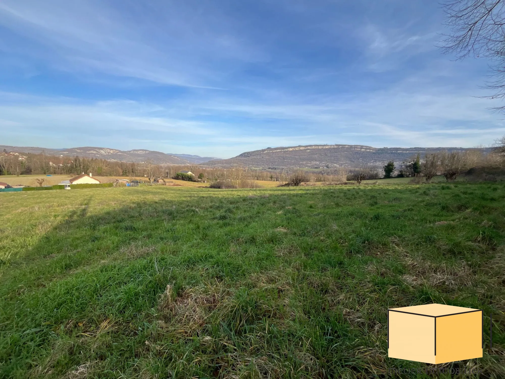 Terrain constructible à Belley de 669 m² avec vue dégagée