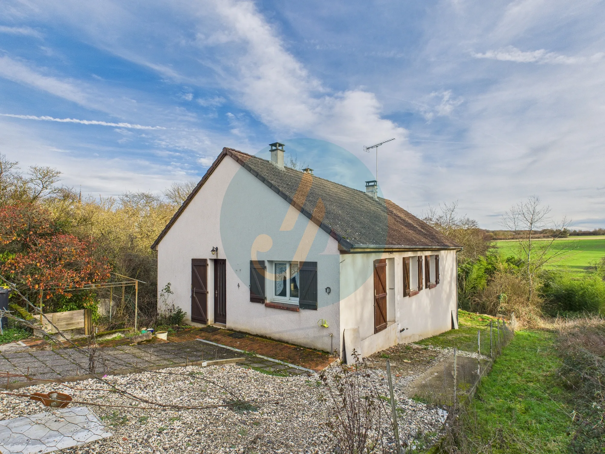 Maison spacieuse avec sous-sol et grand terrain à Faverelles - Idéal famille ou investisseur