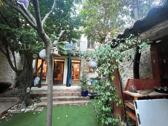 Maison de ville à Nîmes avec garage, jardin et 3 chambres