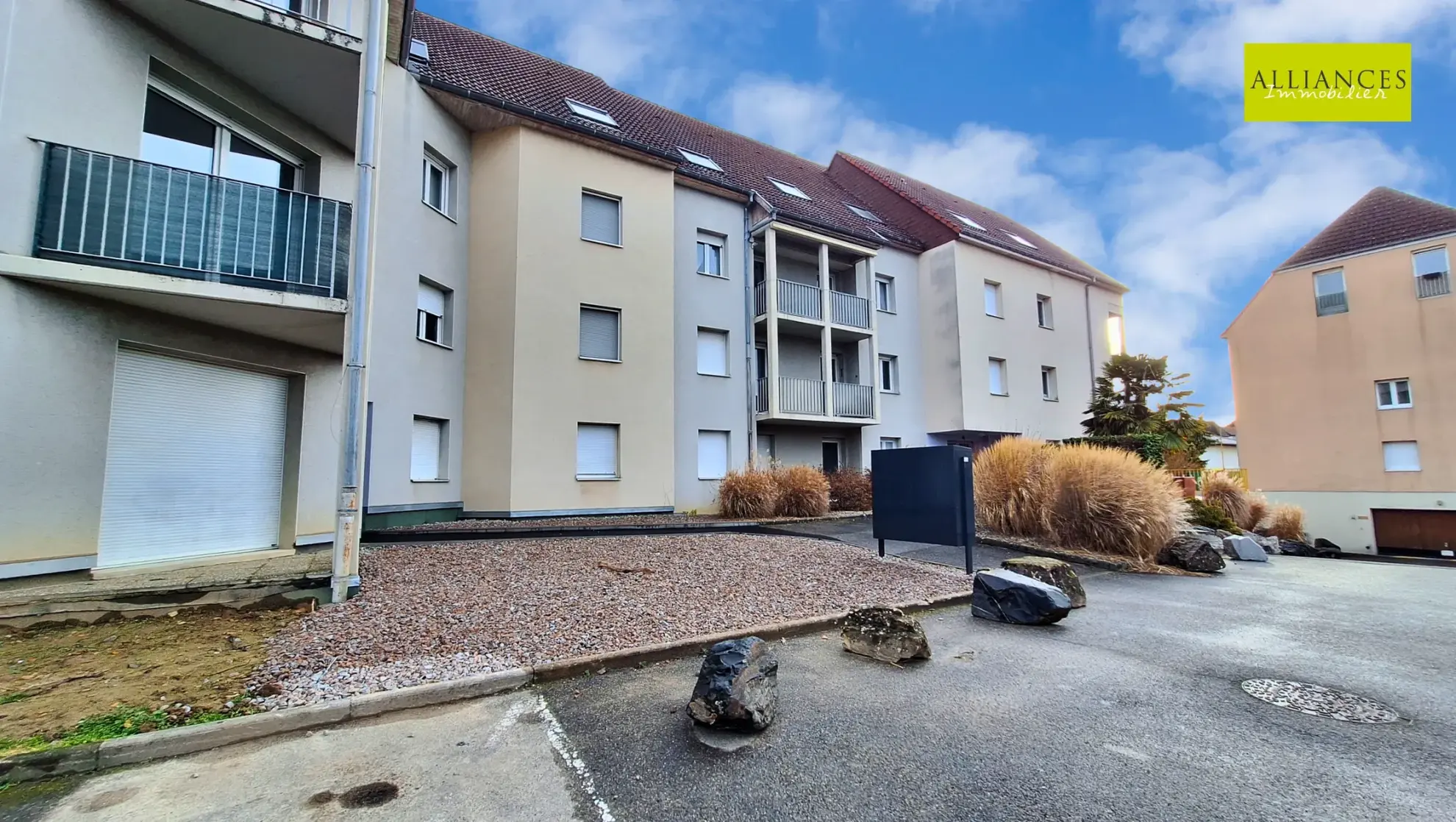 Appartement T2 en rez-de-jardin à vendre à Village-Neuf - 53,48 m² avec cave et garage
