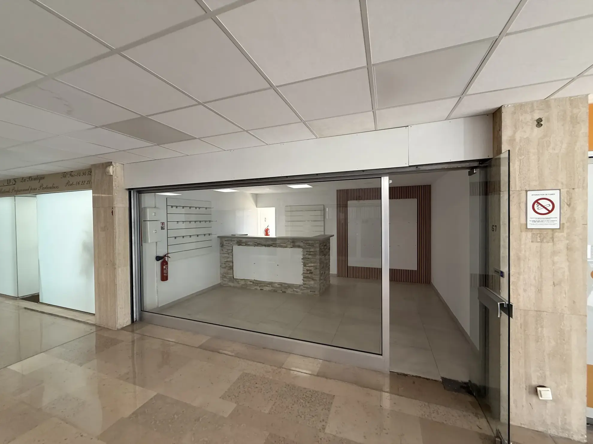 Bureau de 55 m² à vendre à Fréjus dans une galerie marchande centrale