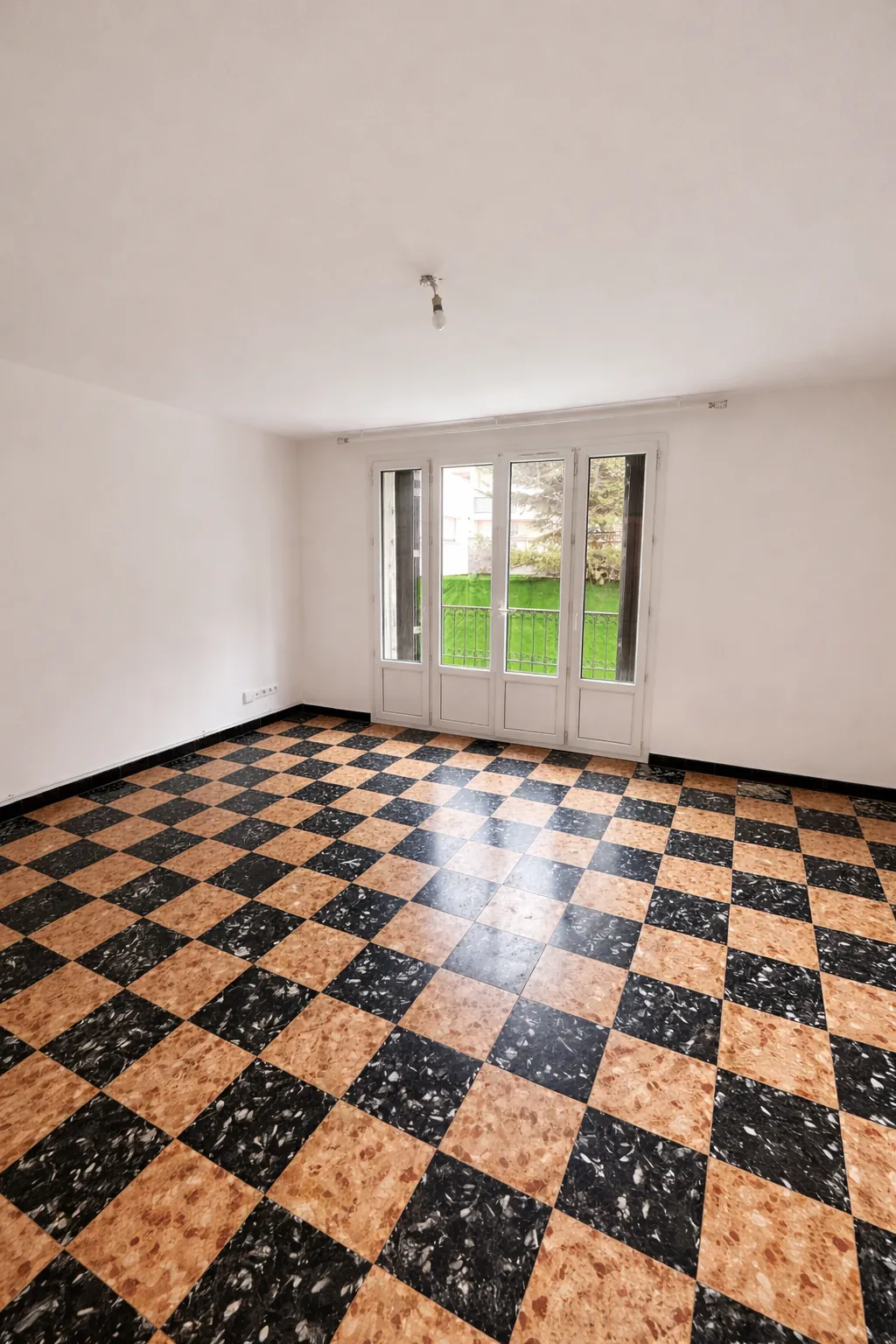 Appartement T4 avec terrasse et garage à Montpellier Arceaux, proche centre-ville 