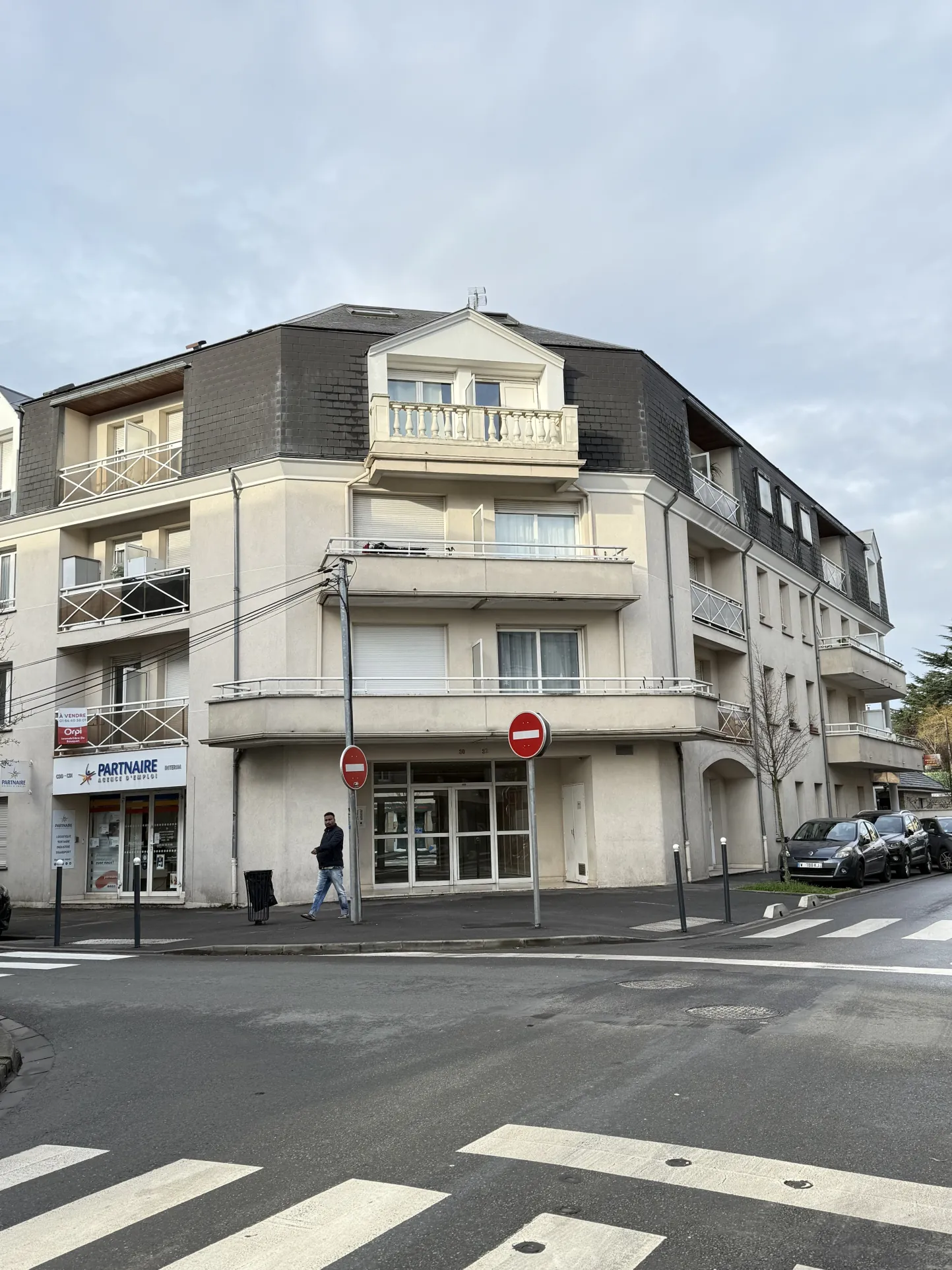 Vente d'un appartement F2 avec balcon et stationnement sécurisé à Pontault-Combault