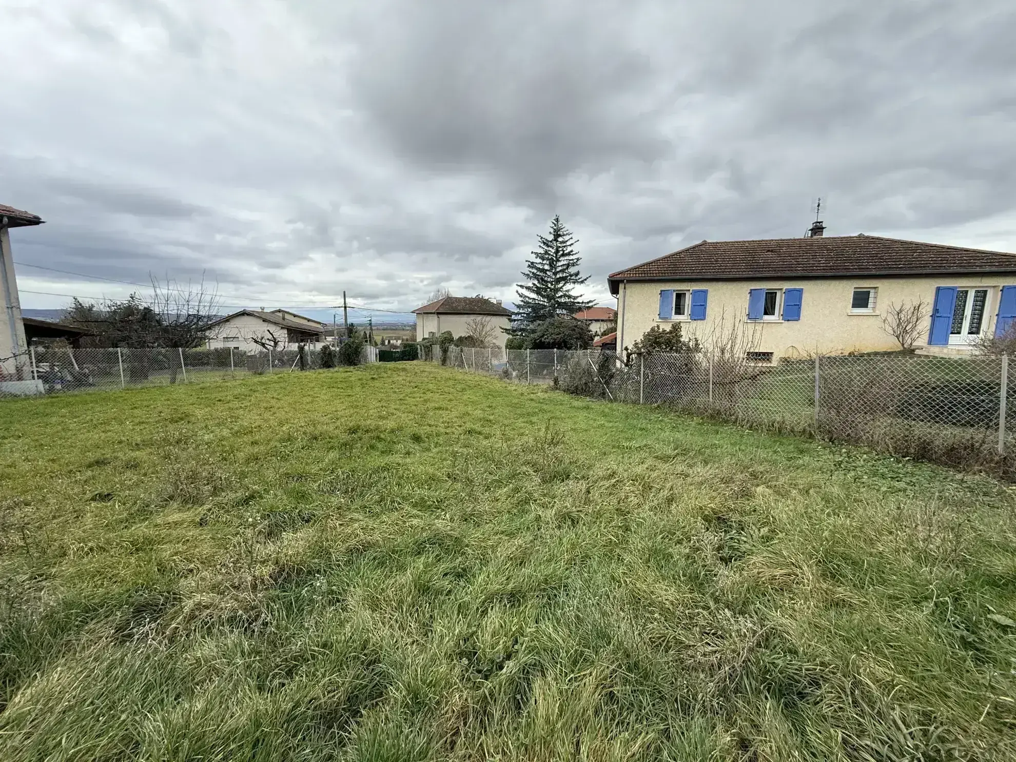Terrain constructible de 487 m² au centre du village des Côtes-d’Arey 