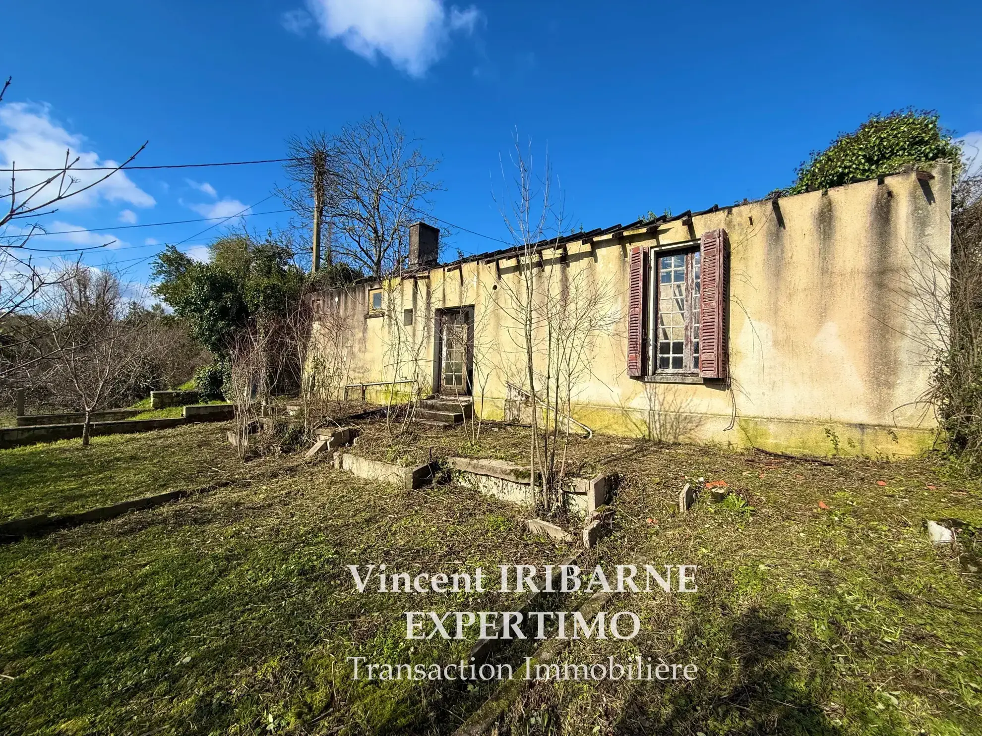 Maison de plain-pied à Saintes avec fort potentiel – 2 chambres, terrain 262 m²