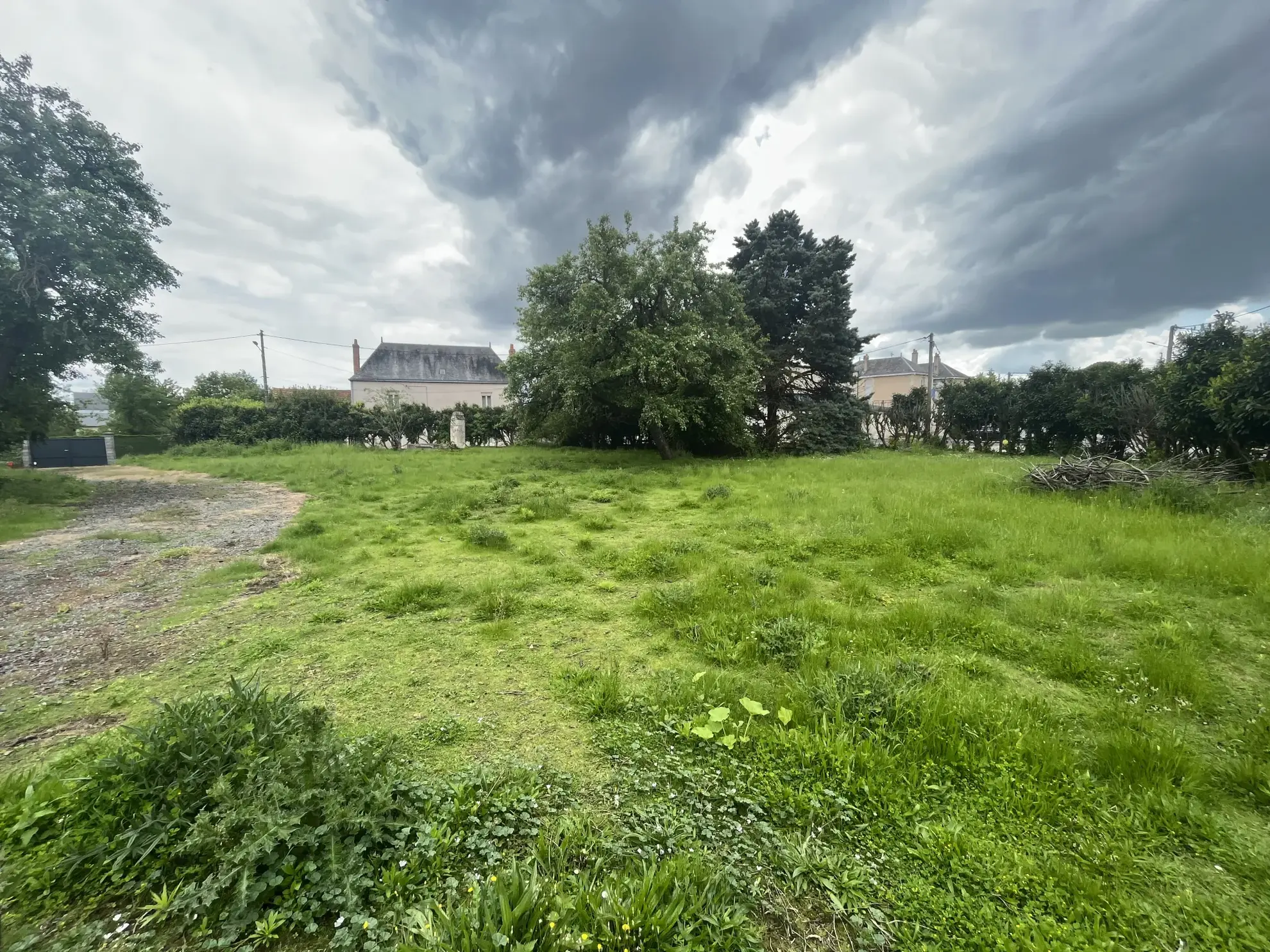 Terrain constructible de 1258 m² à Brion-près-Thouet, hors lotissement
