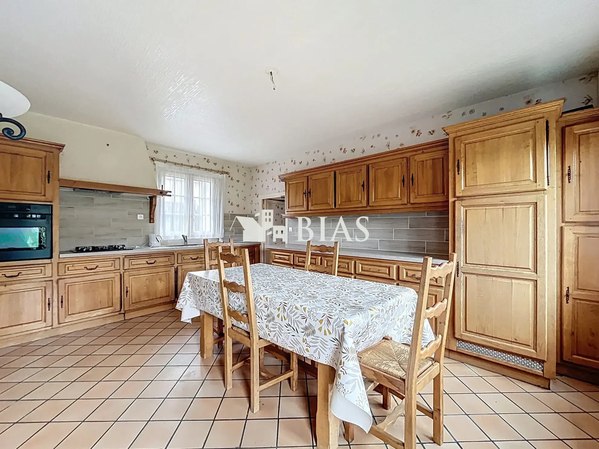Maison familiale lumineuse à vendre à Saint-Pierre-lès-Elbeuf avec potentiel d'aménagement 