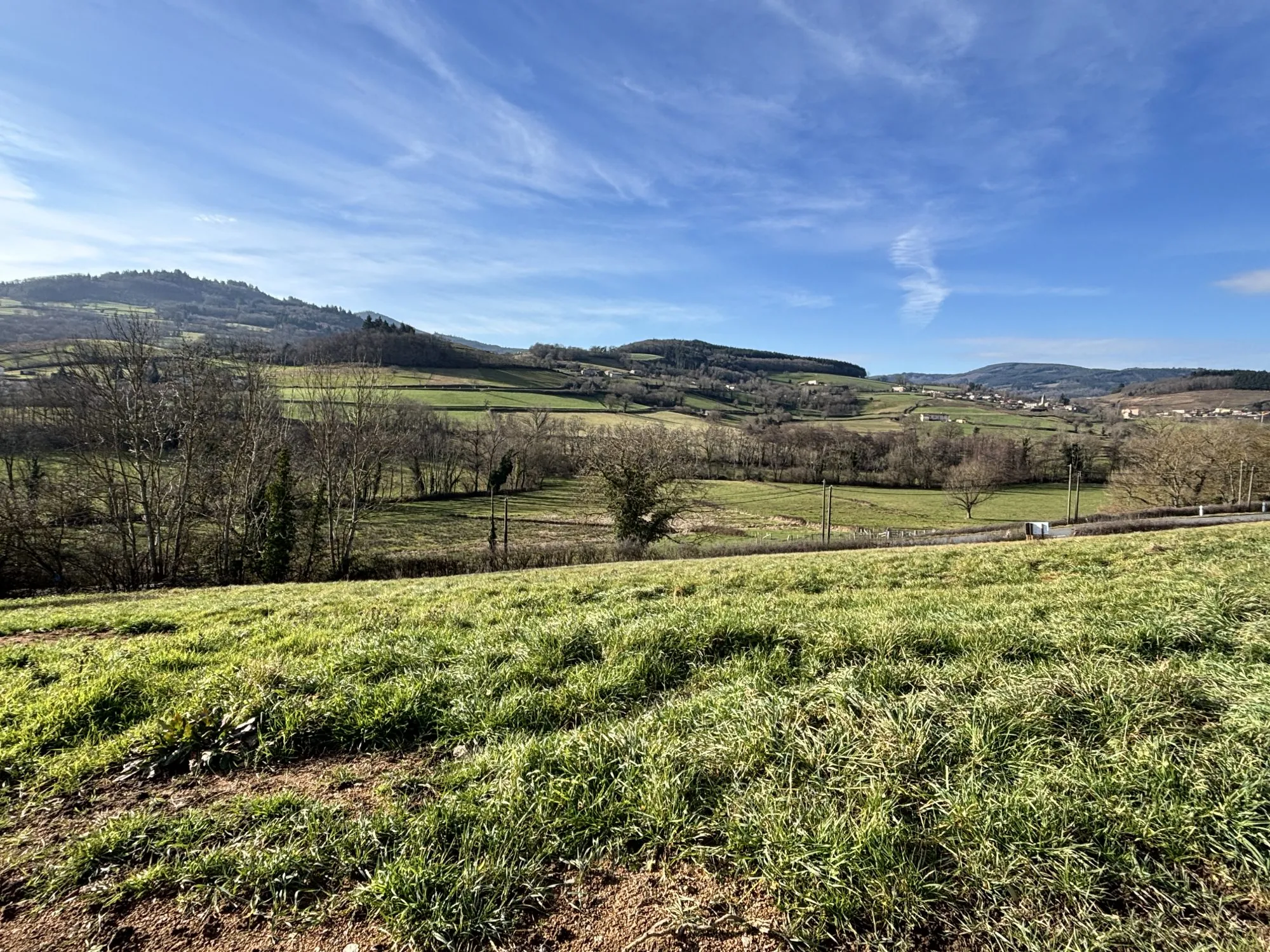 Terrain constructible avec vue dégagée à Ardillats, proximité Belleville-en-Beaujolais