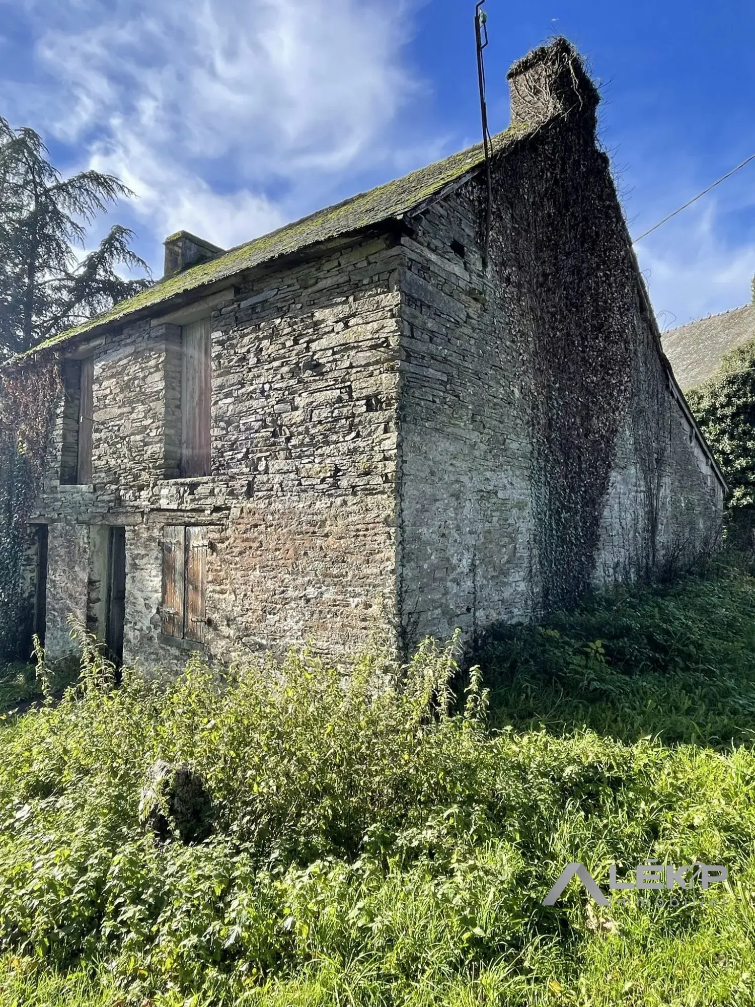 Maison en pierre à rénover à Renac – Terrain et possibilité de construction 