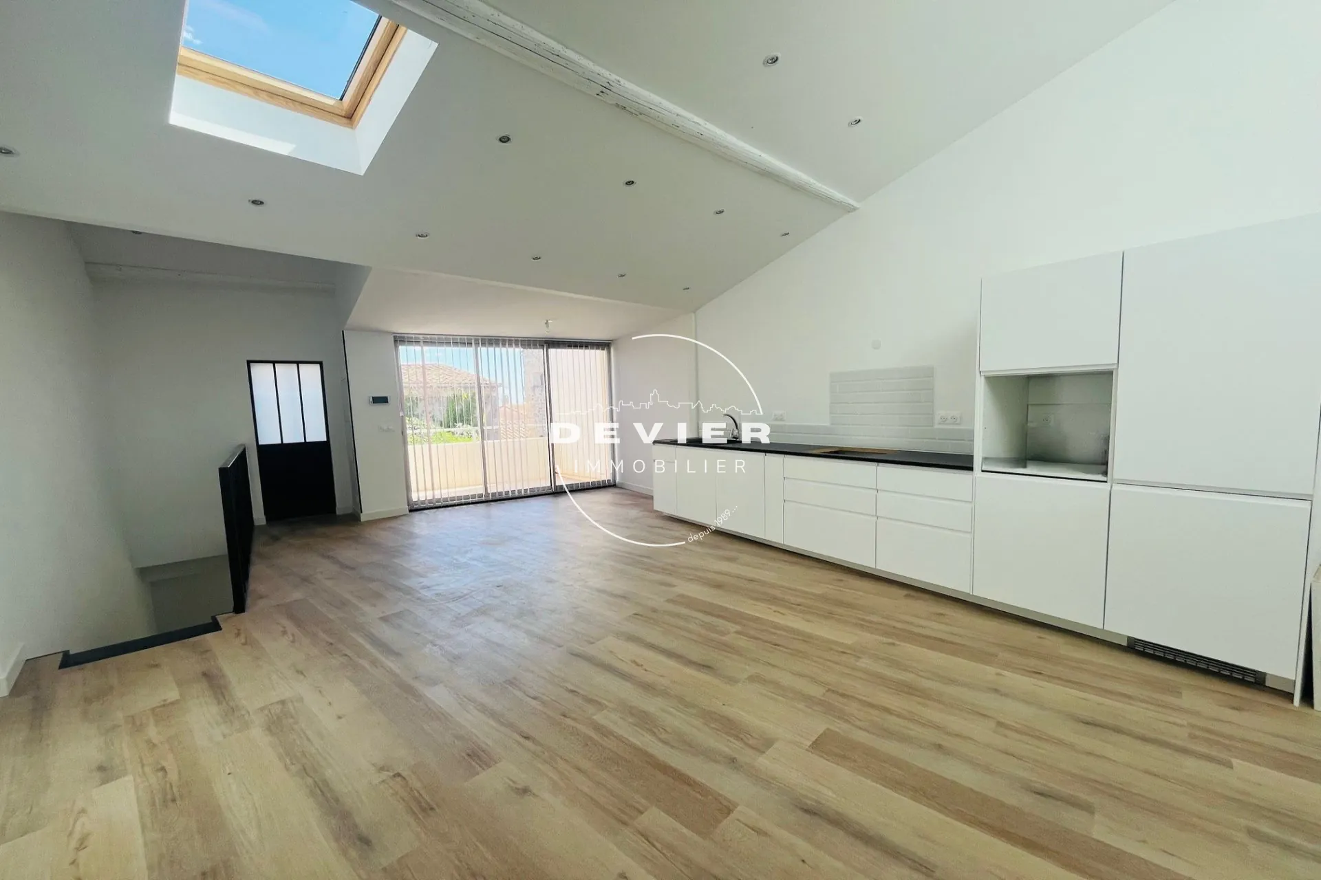 Charmante maison de village rénovée à Saint-Geniès-des-Mourgues, 80 m² avec terrasse