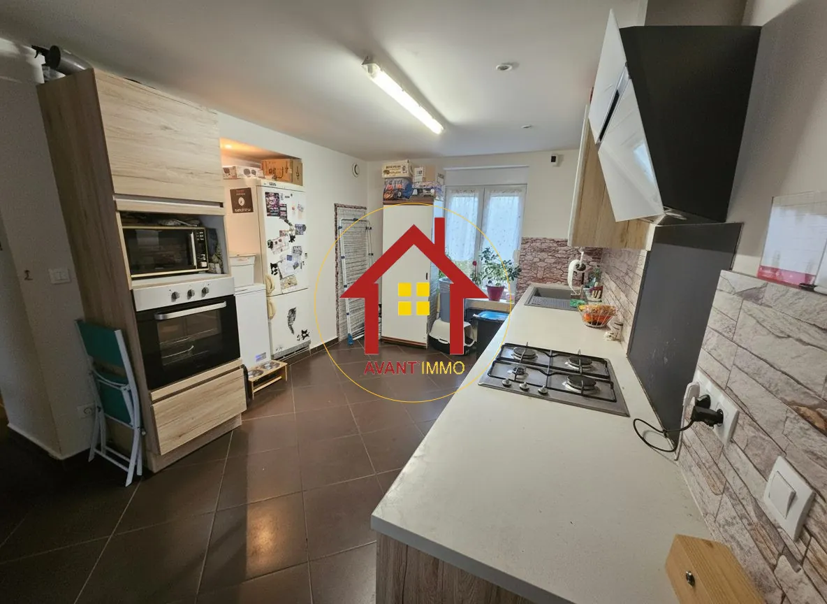 CUISINE Maison individuelle atypique à vendre à Auboué, 108 m² avec terrasse et jardin 