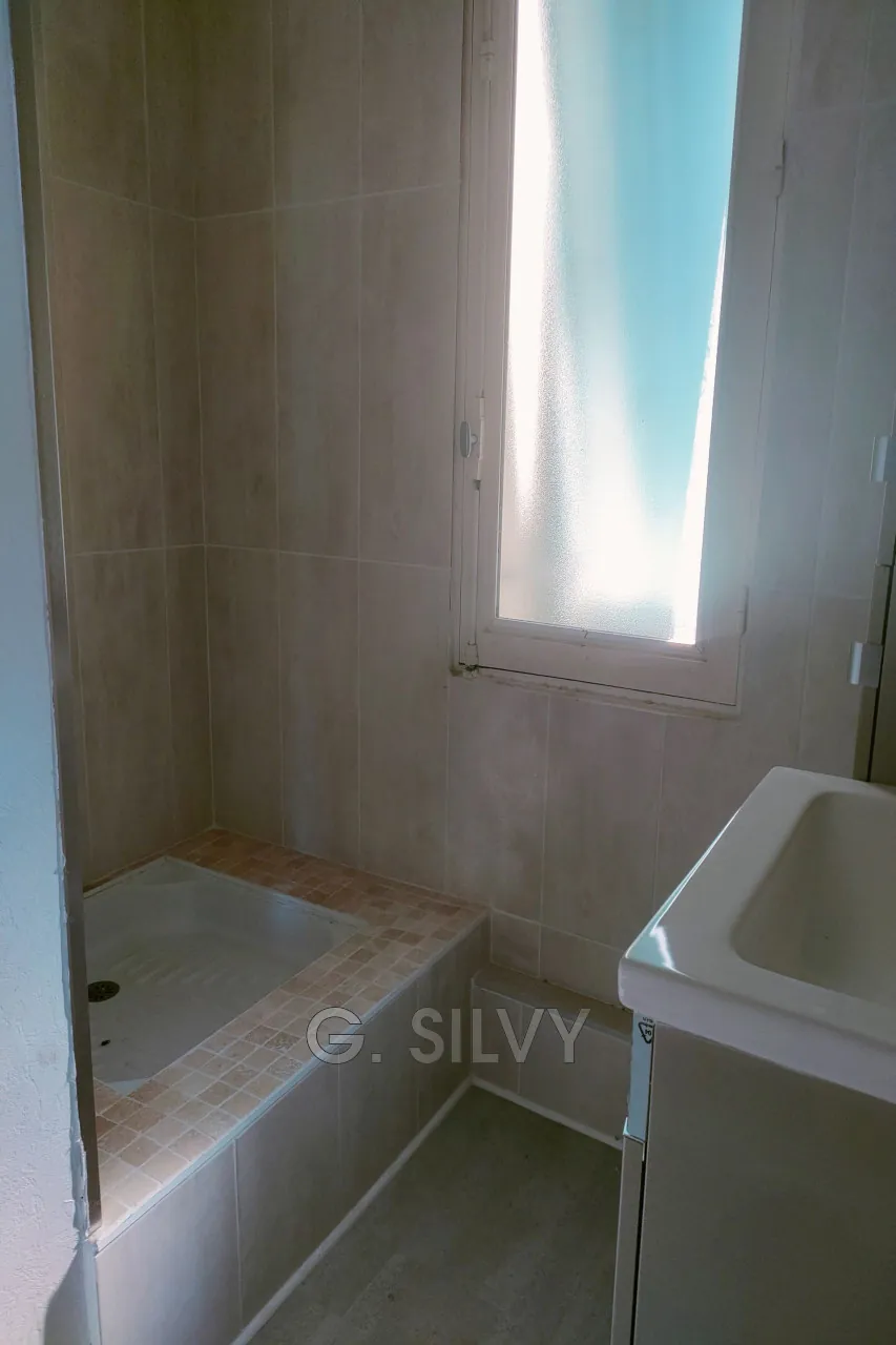 Appartement 3 pièces lumineux avec parking à Orange 