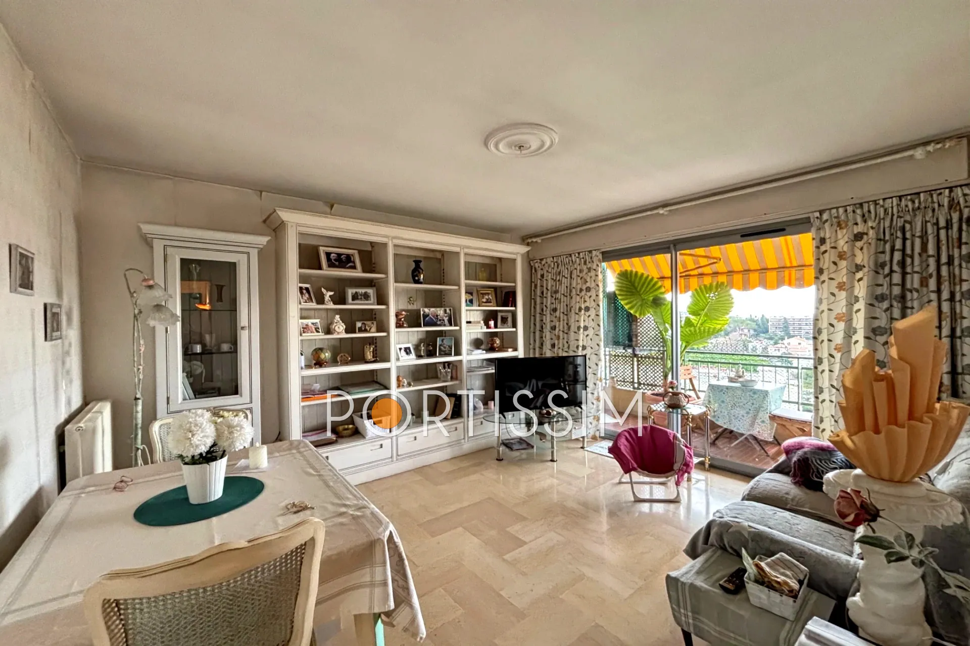 Appartement 2 pièces à Cagnes-sur-Mer avec terrasse et parking, idéal investisseur 