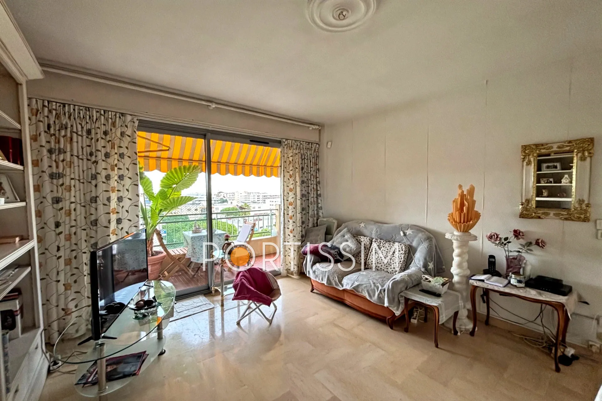 Appartement 2 pièces à Cagnes-sur-Mer avec terrasse et parking, idéal investisseur 