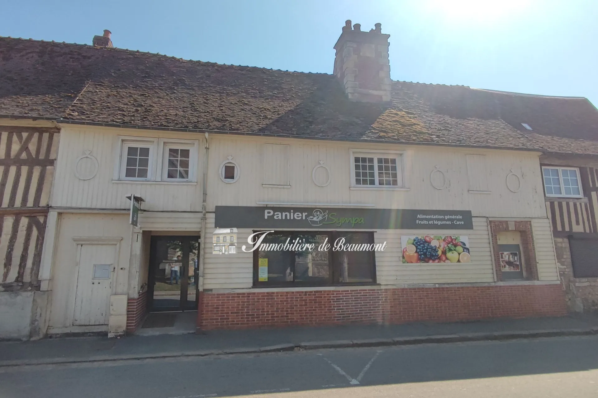 À vendre ensemble immobilier à Harcourt avec local commercial et appartement duplex