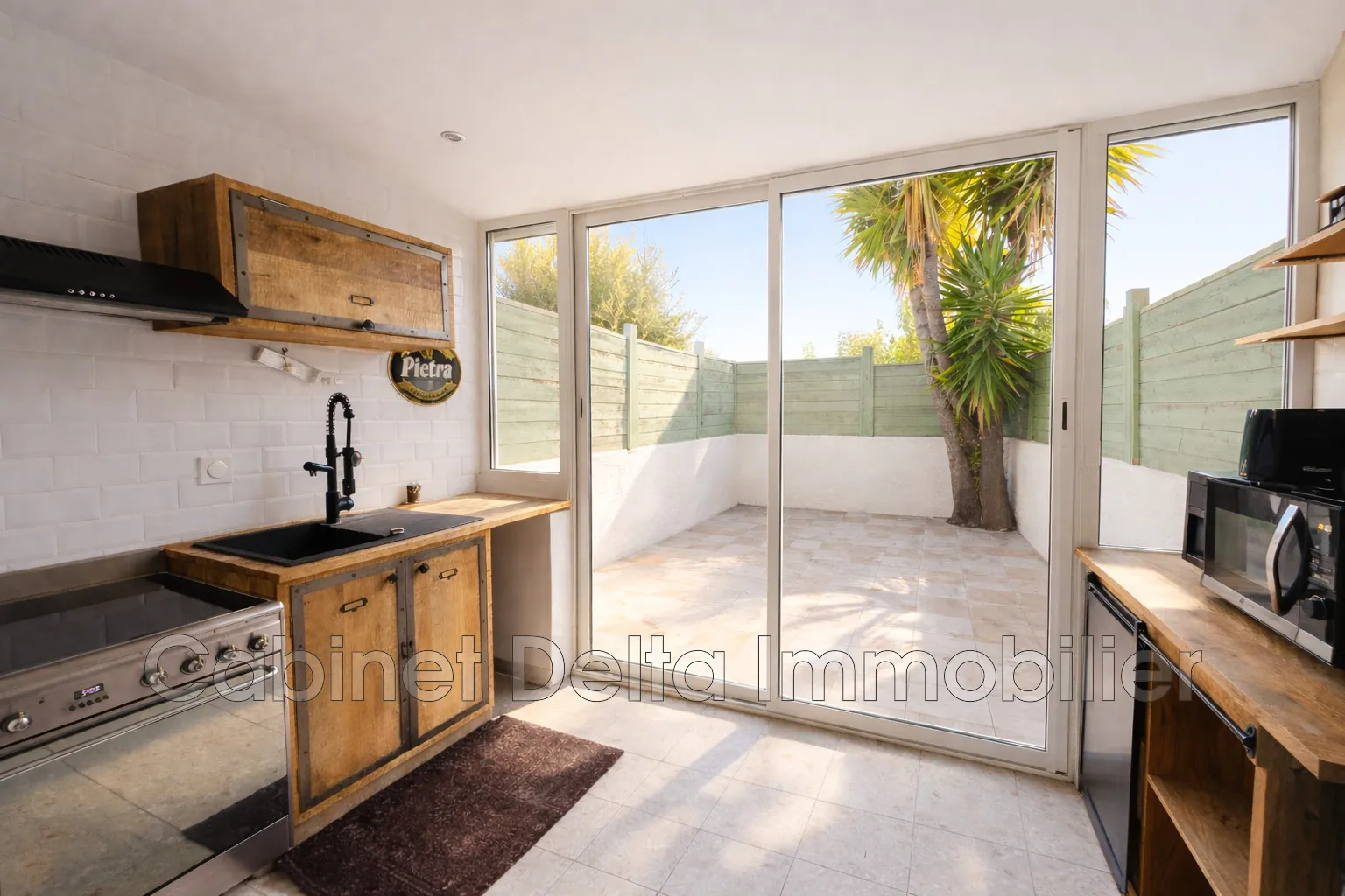 Appartement de 40 m² avec terrasse, parking privé et piscine à Sanary-sur-Mer
