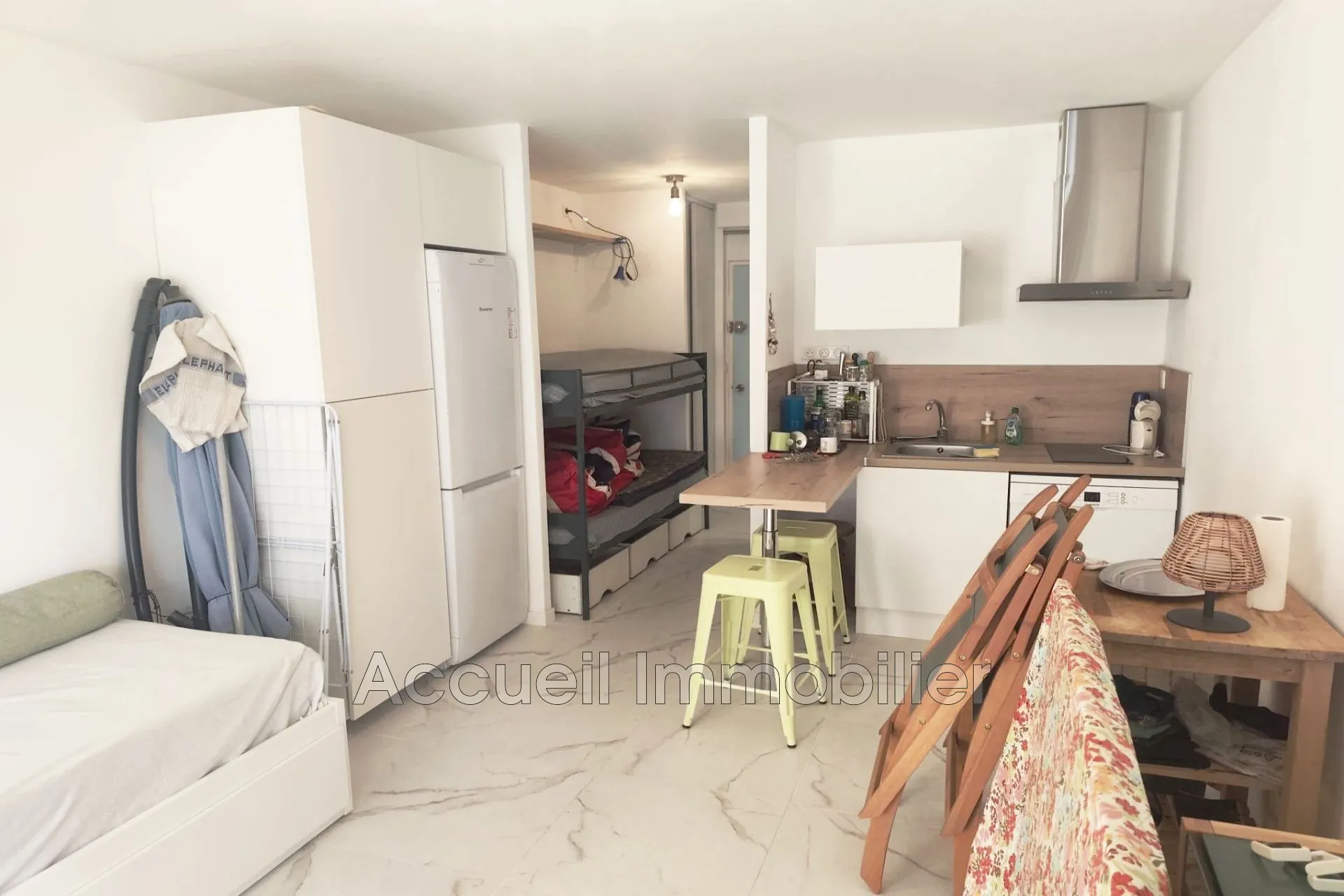 Studio cabine en vente à Port Camargue avec terrasse et vue mer 