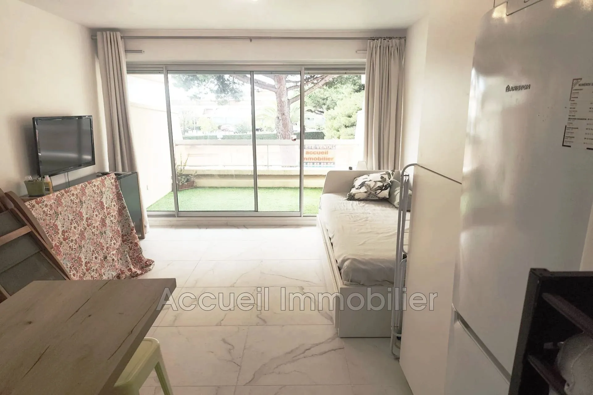 Studio cabine en vente à Port Camargue avec terrasse et vue mer 